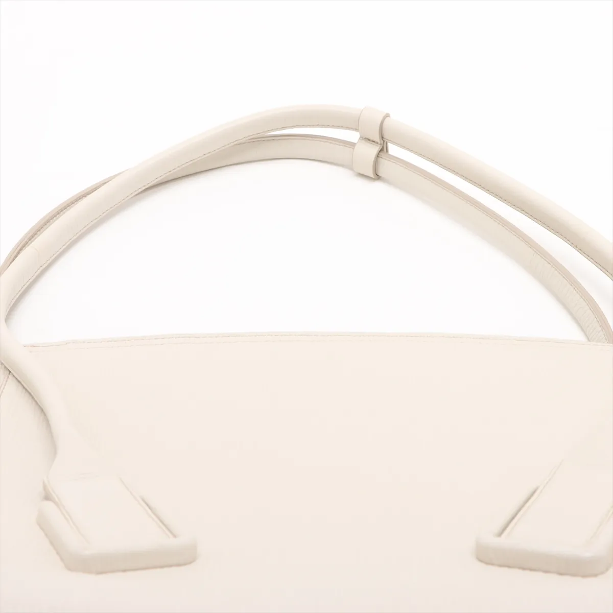 The Arco Leather Tote Bag White — view 6