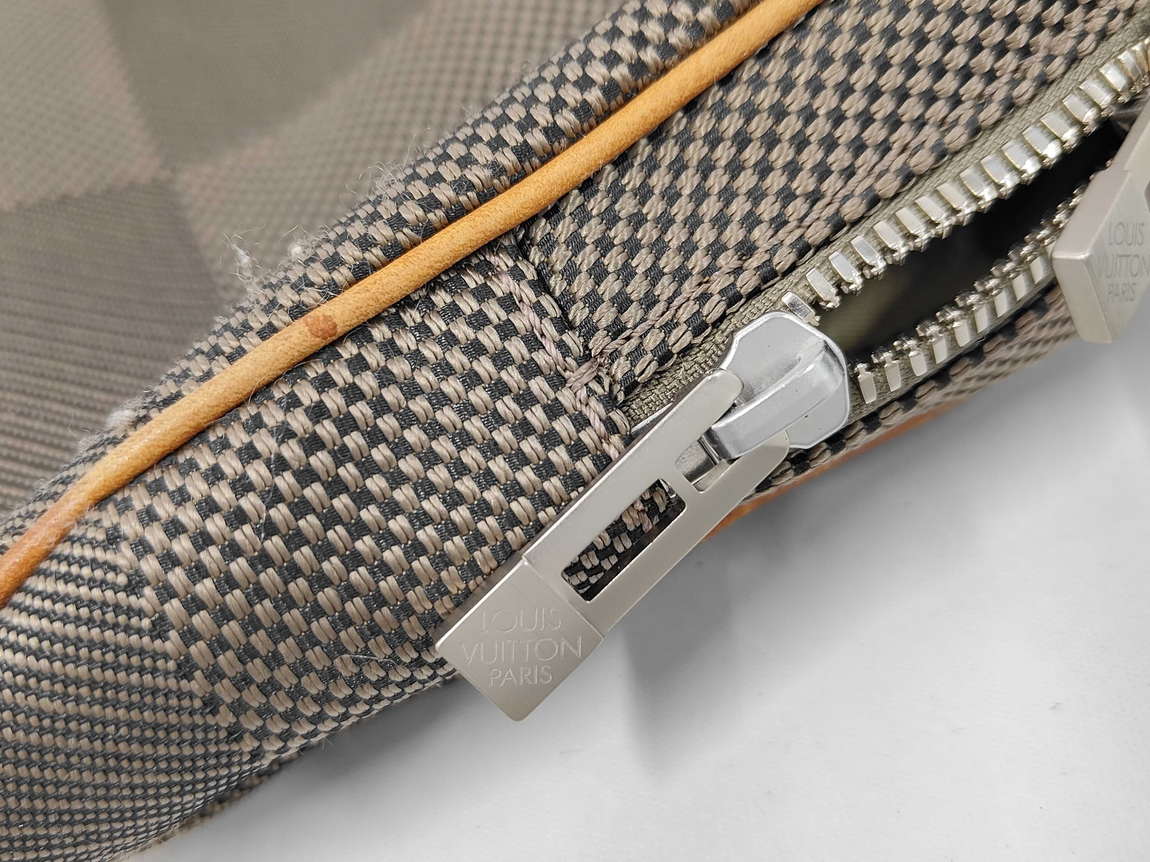 LV Shoulder Bag AR4141 Shoulder Bag — view 8