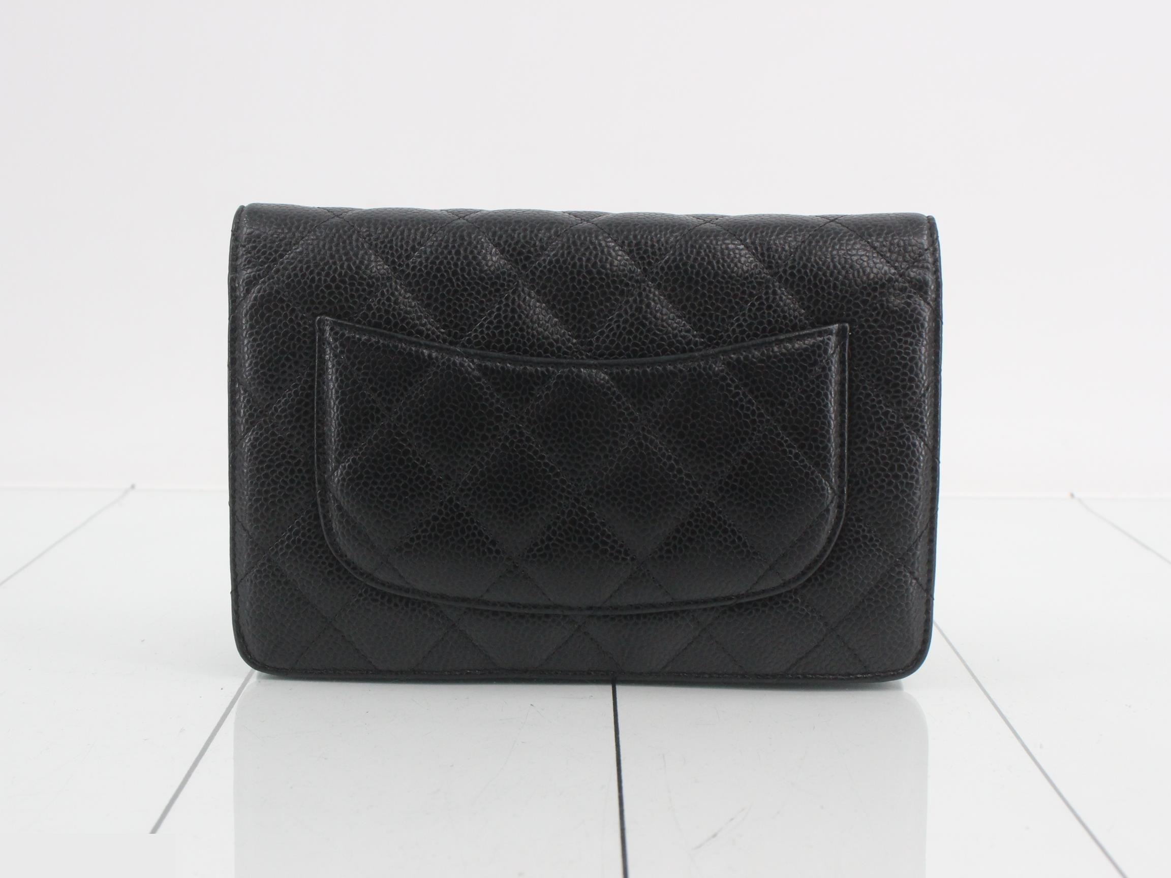 AP0250 Matelassé Chain Wallet, Caviar Leather, Black x Gold — view 2