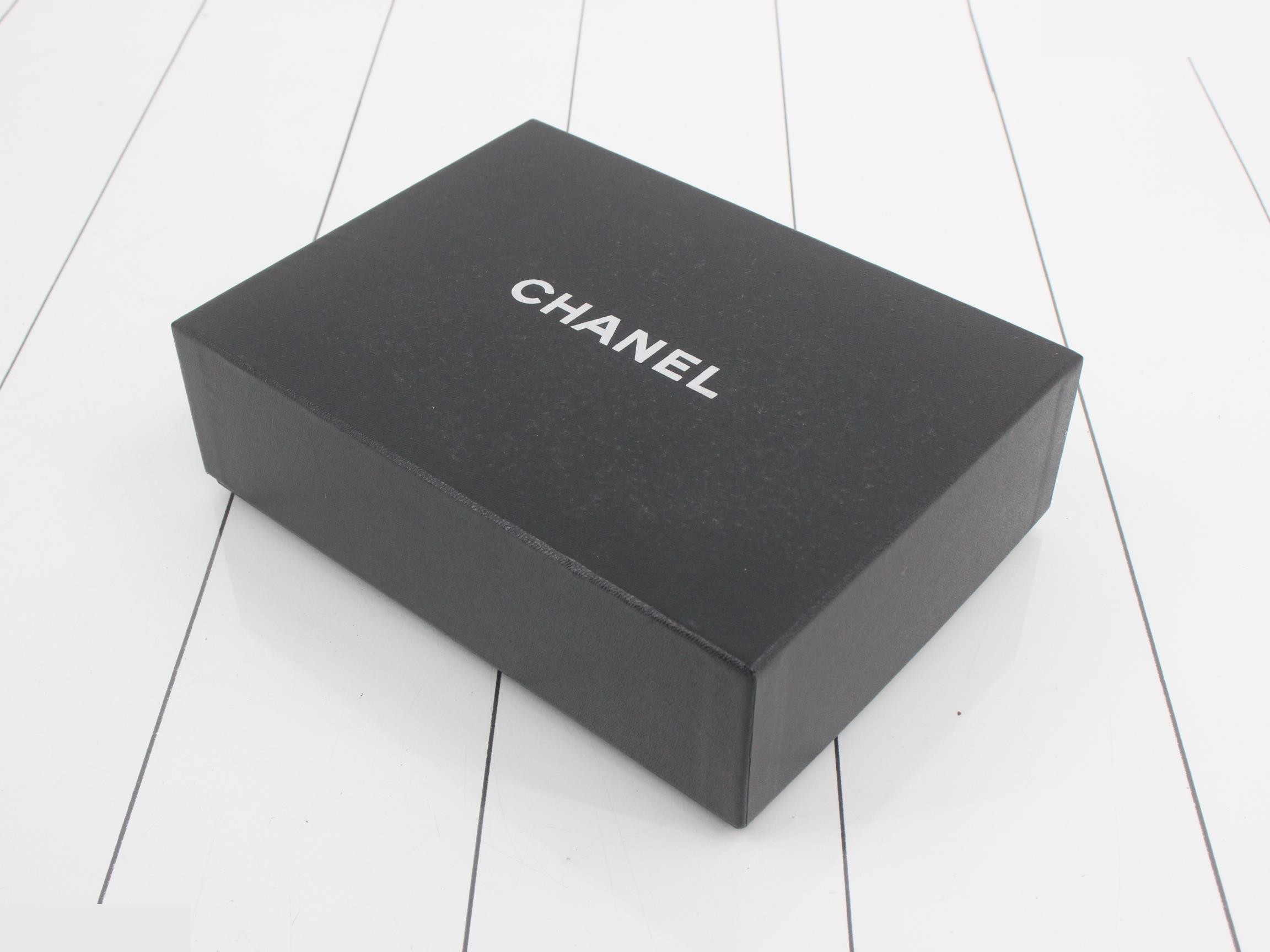 AP0250 Matelassé Chain Wallet, Caviar Leather, Black x Gold — view 5