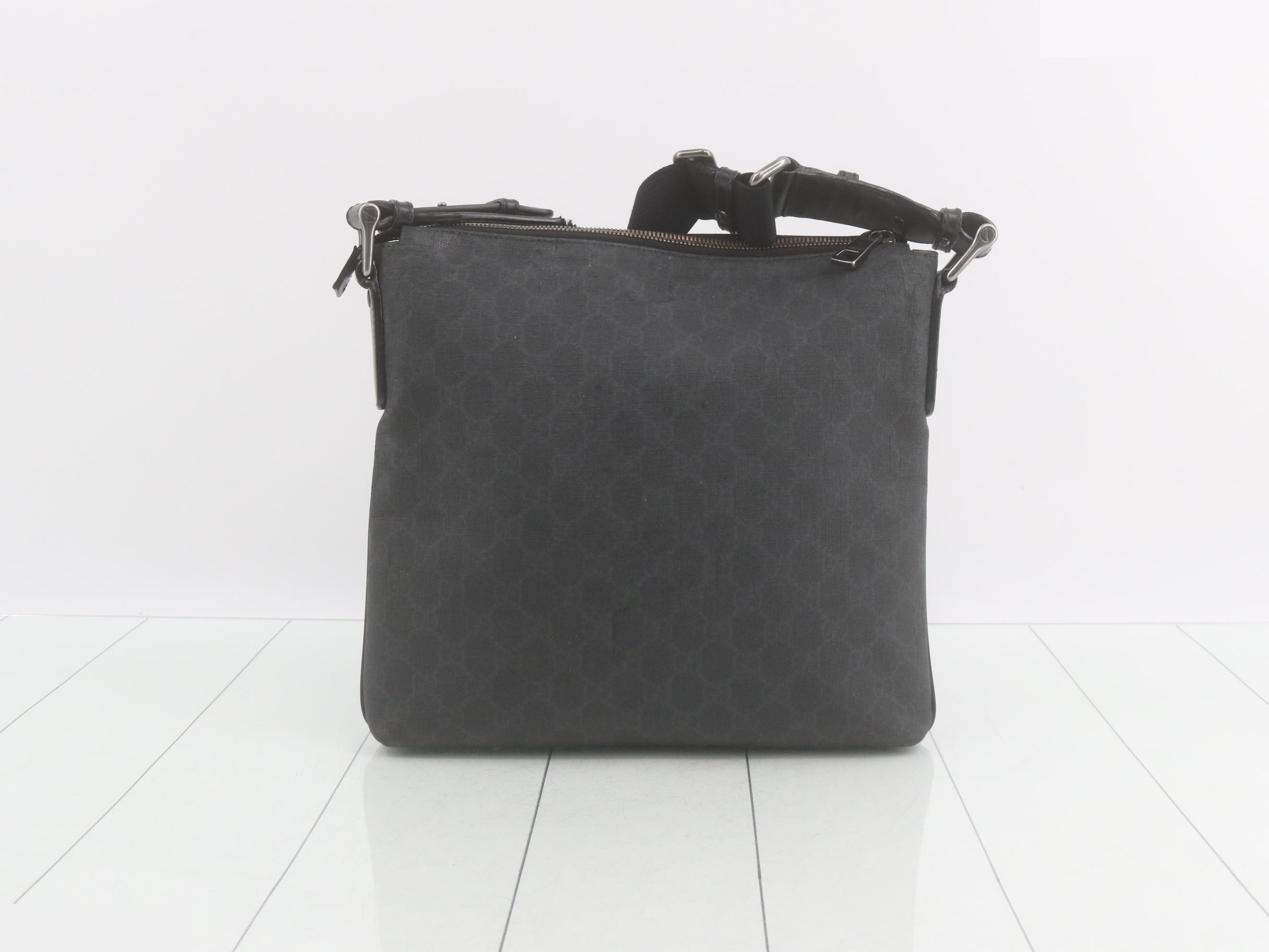 GG Supreme Shoulder Bag — view 2