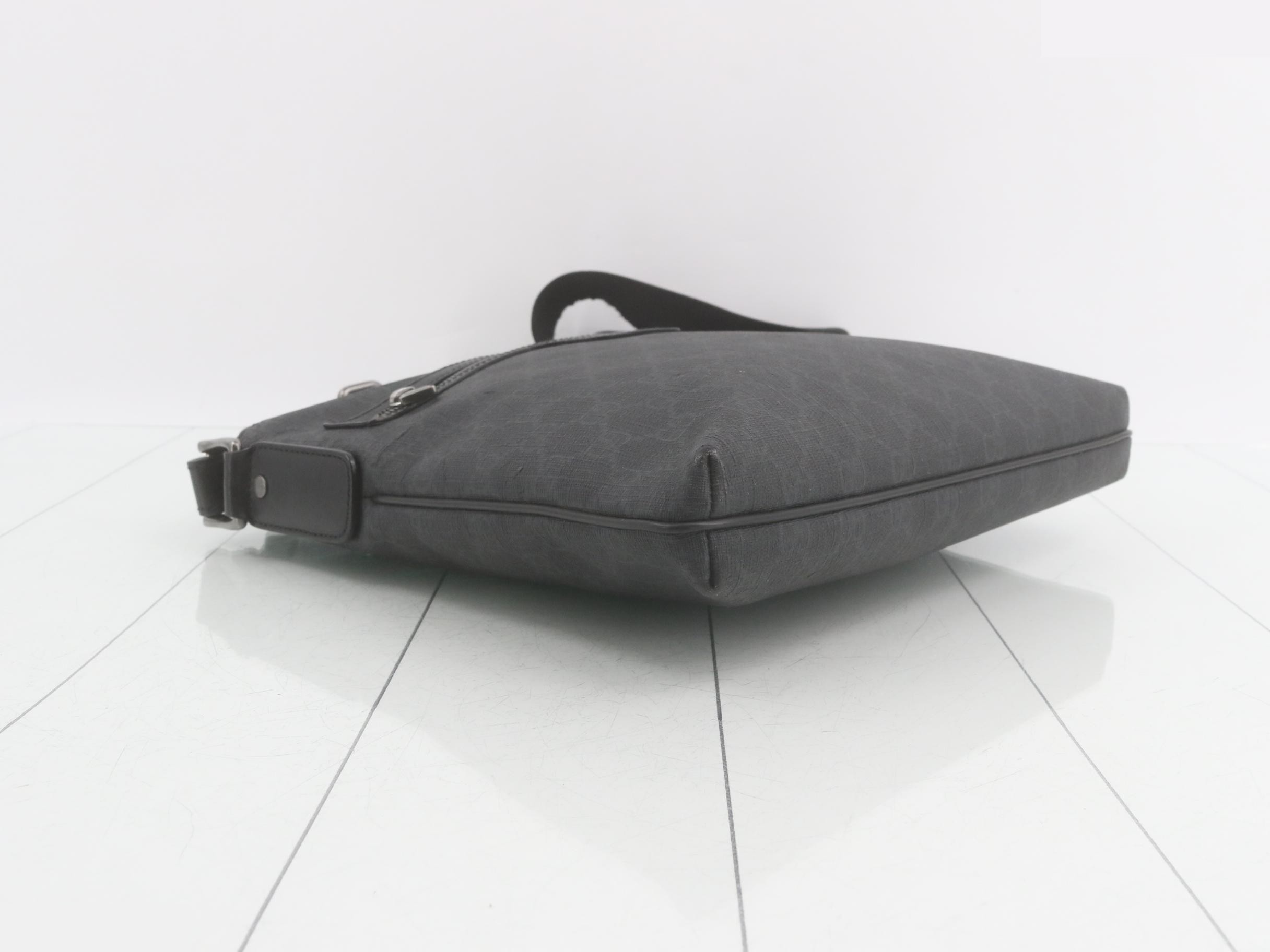 GG Supreme Shoulder Bag — view 5