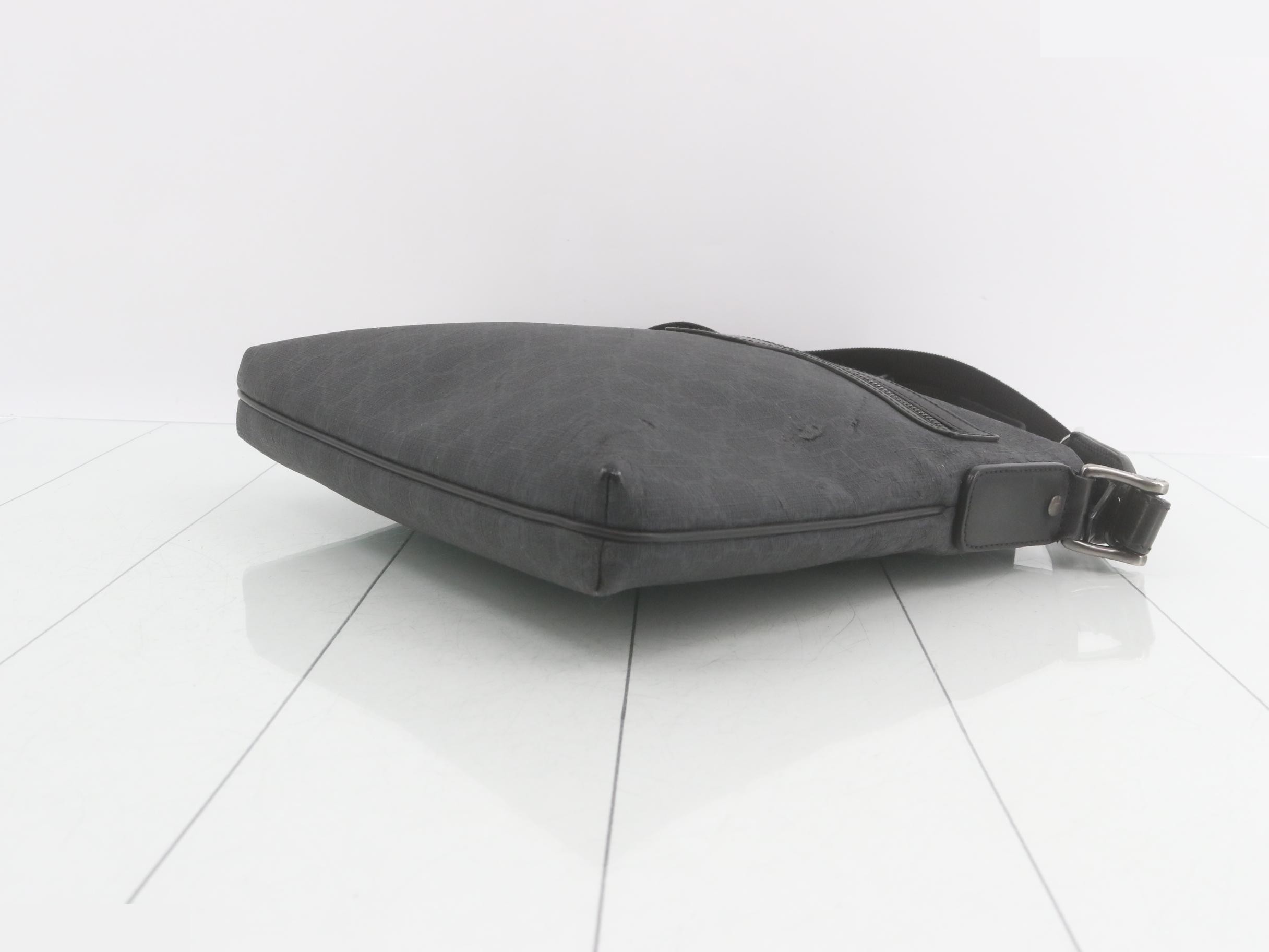 GG Supreme Shoulder Bag — view 6