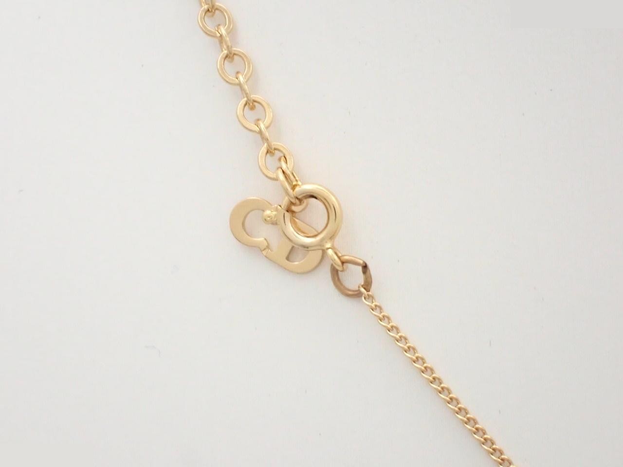 Gold necklace — view 2