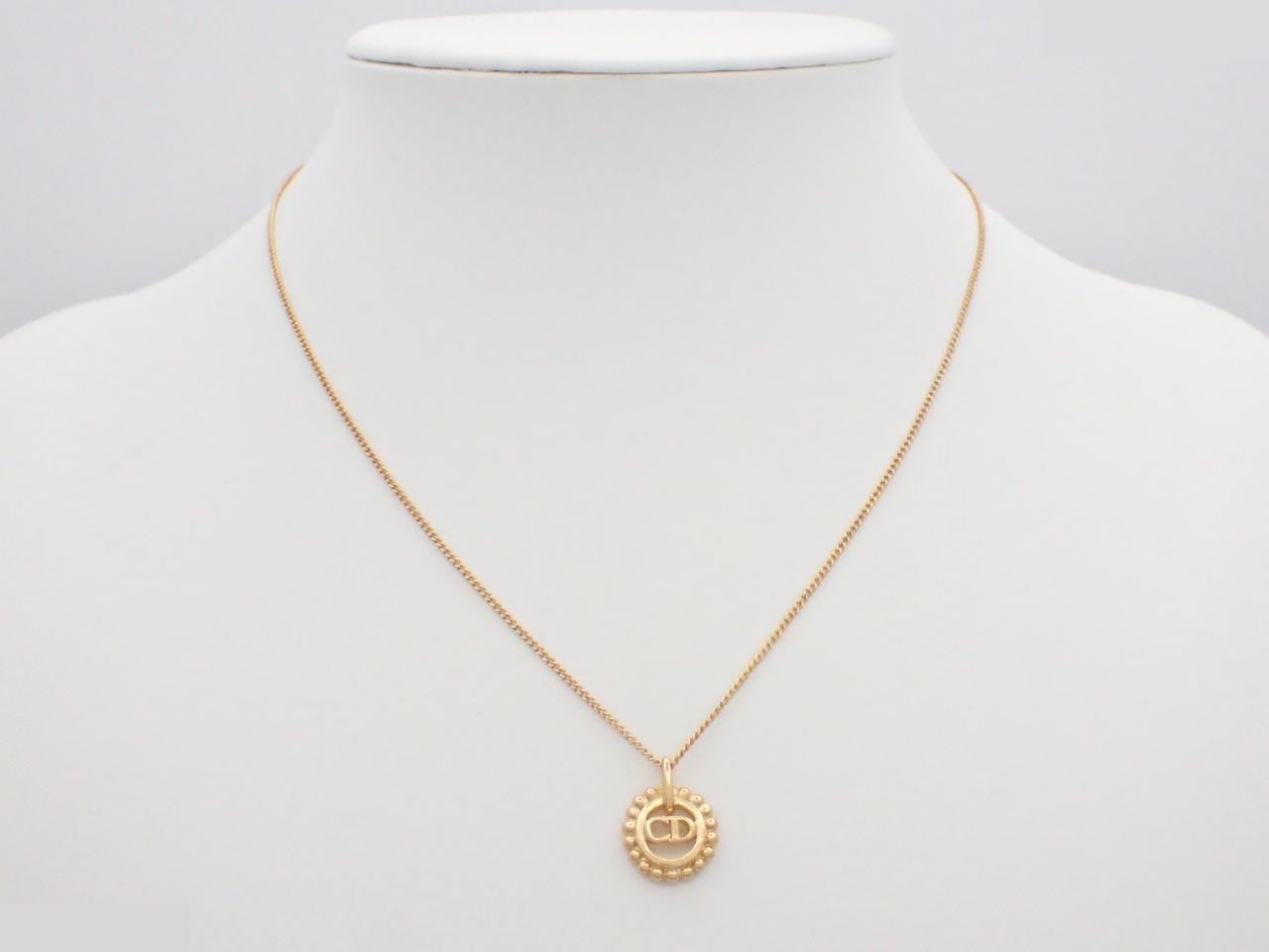 Gold necklace — view 3