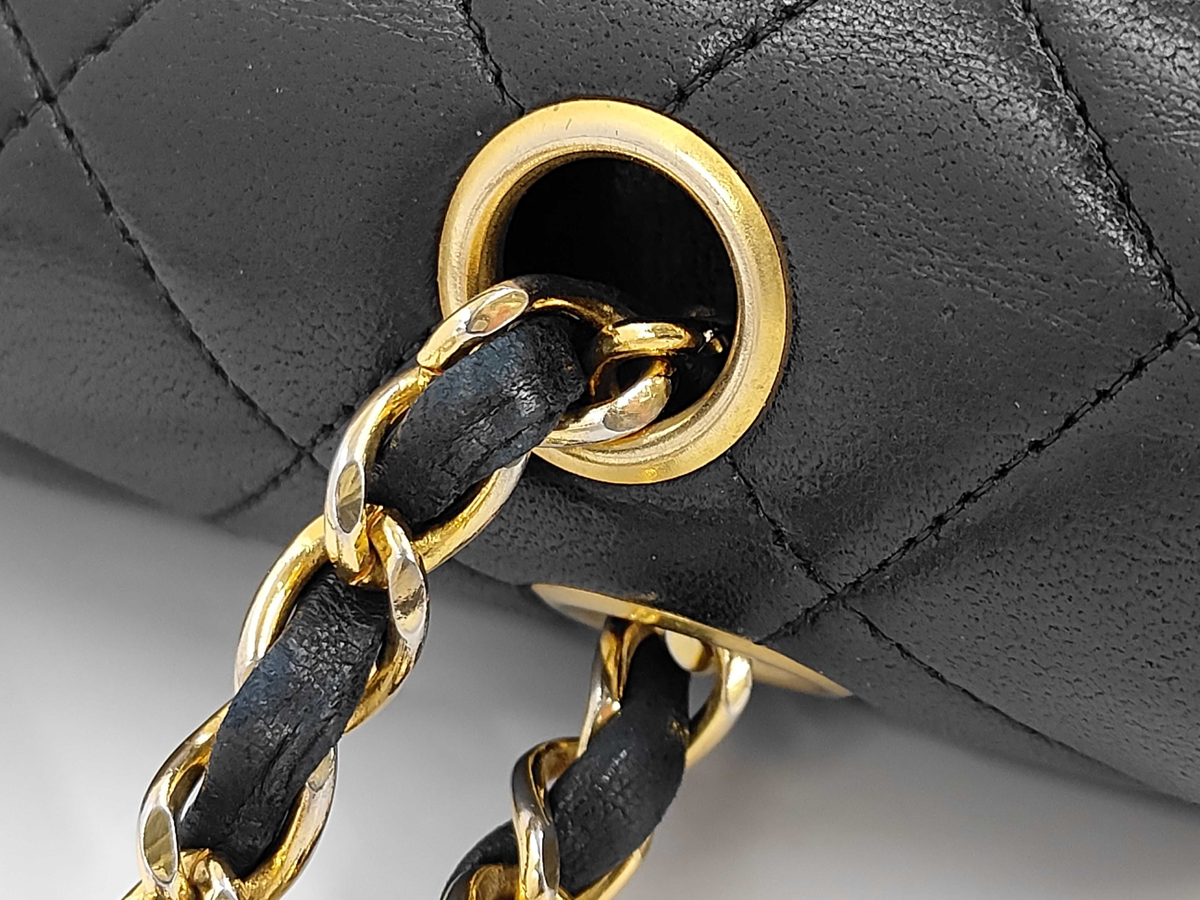 Matelassé 25 Black Shoulder Bag — view 4