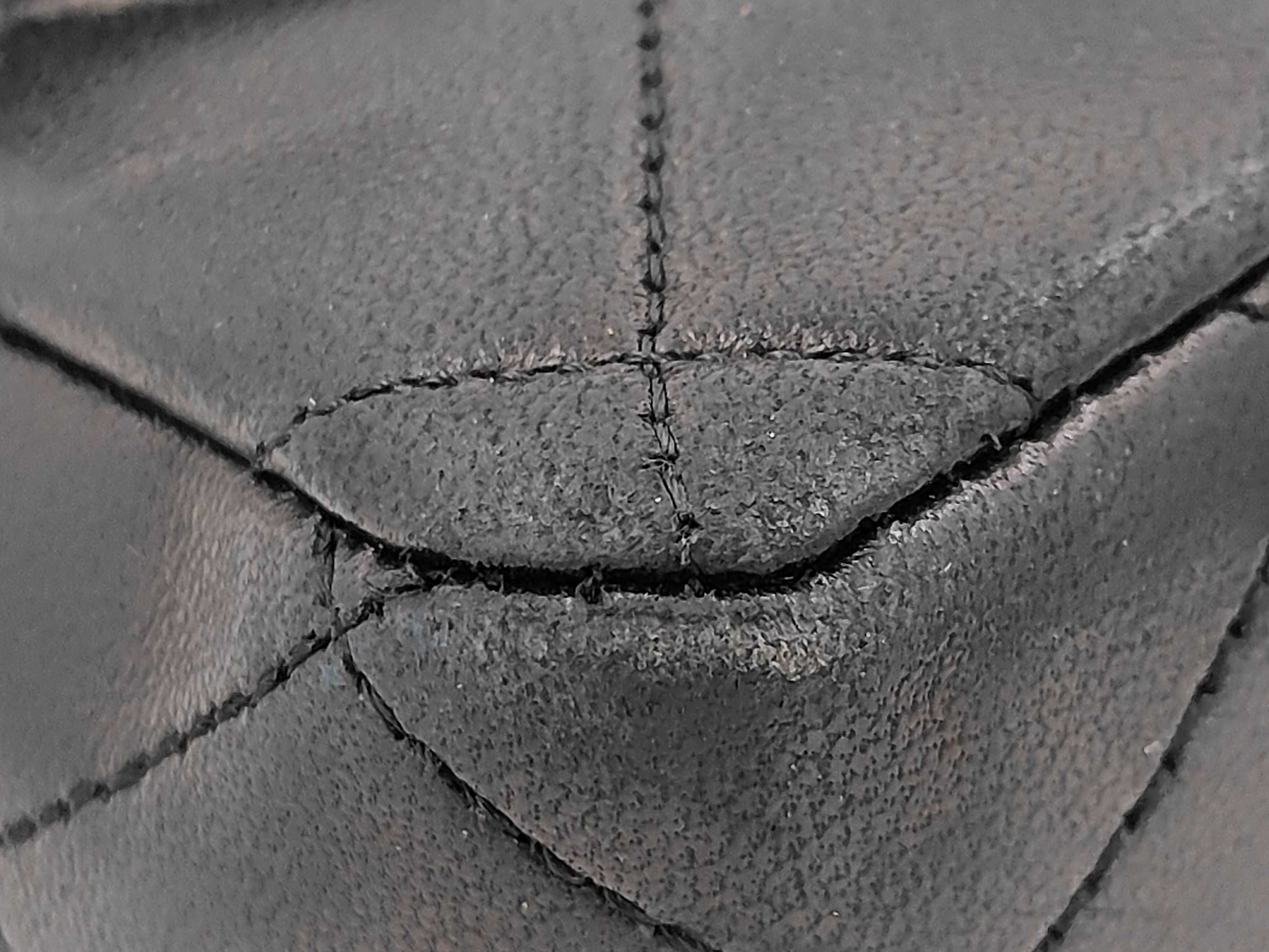 Matelassé 25 Black Shoulder Bag — view 7