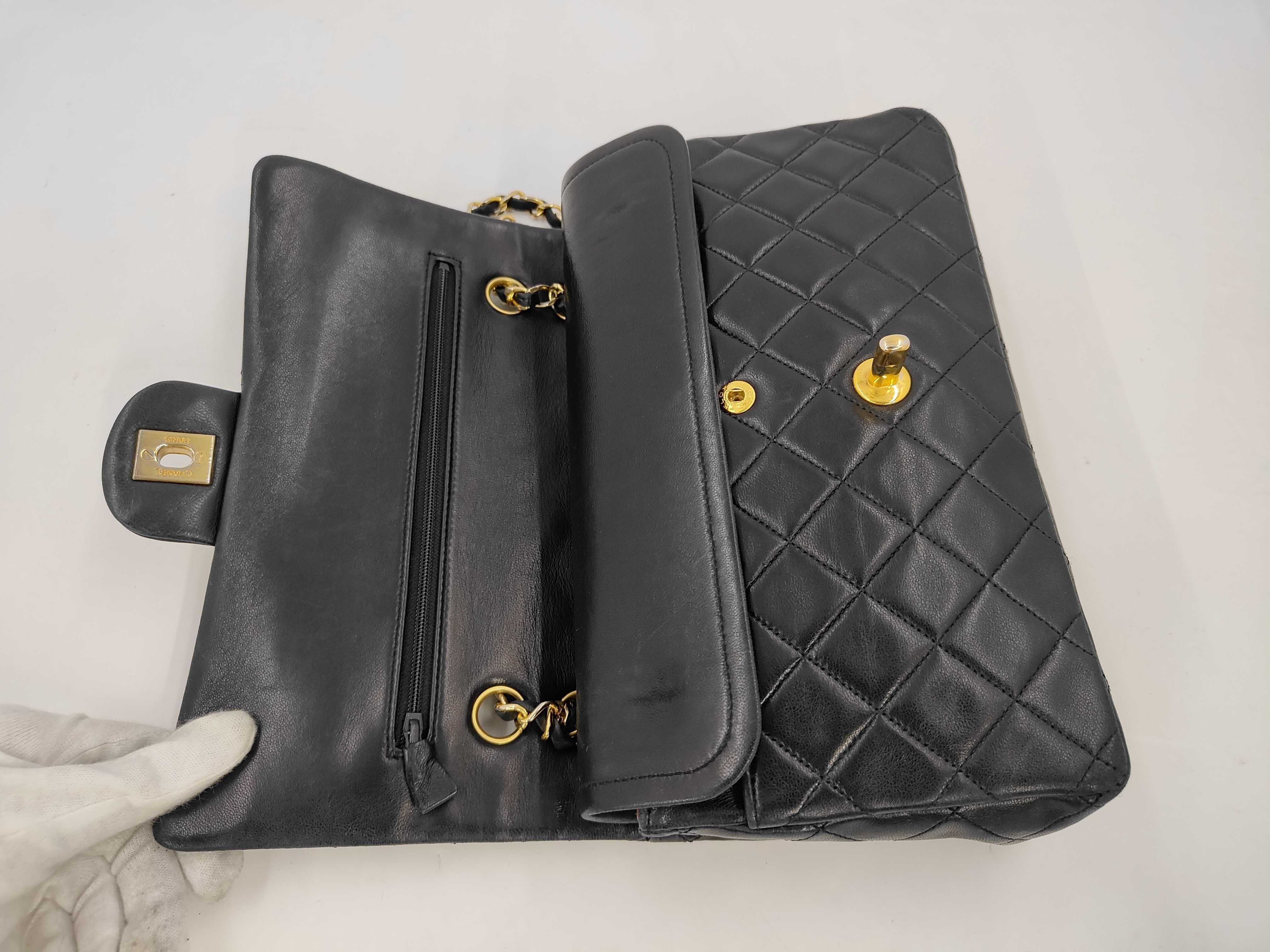 Matelassé 25 Black Shoulder Bag — view 8