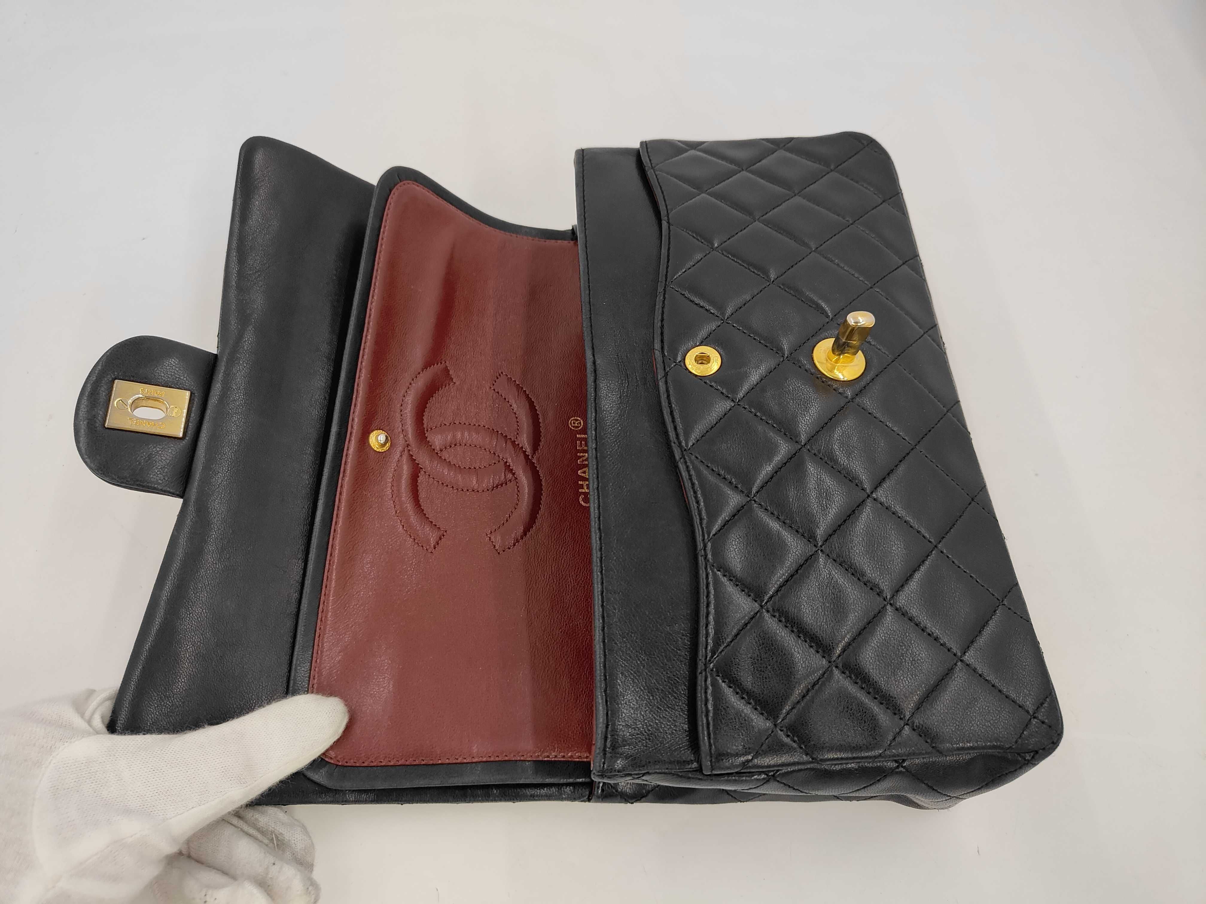 Matelassé 25 Black Shoulder Bag — view 9