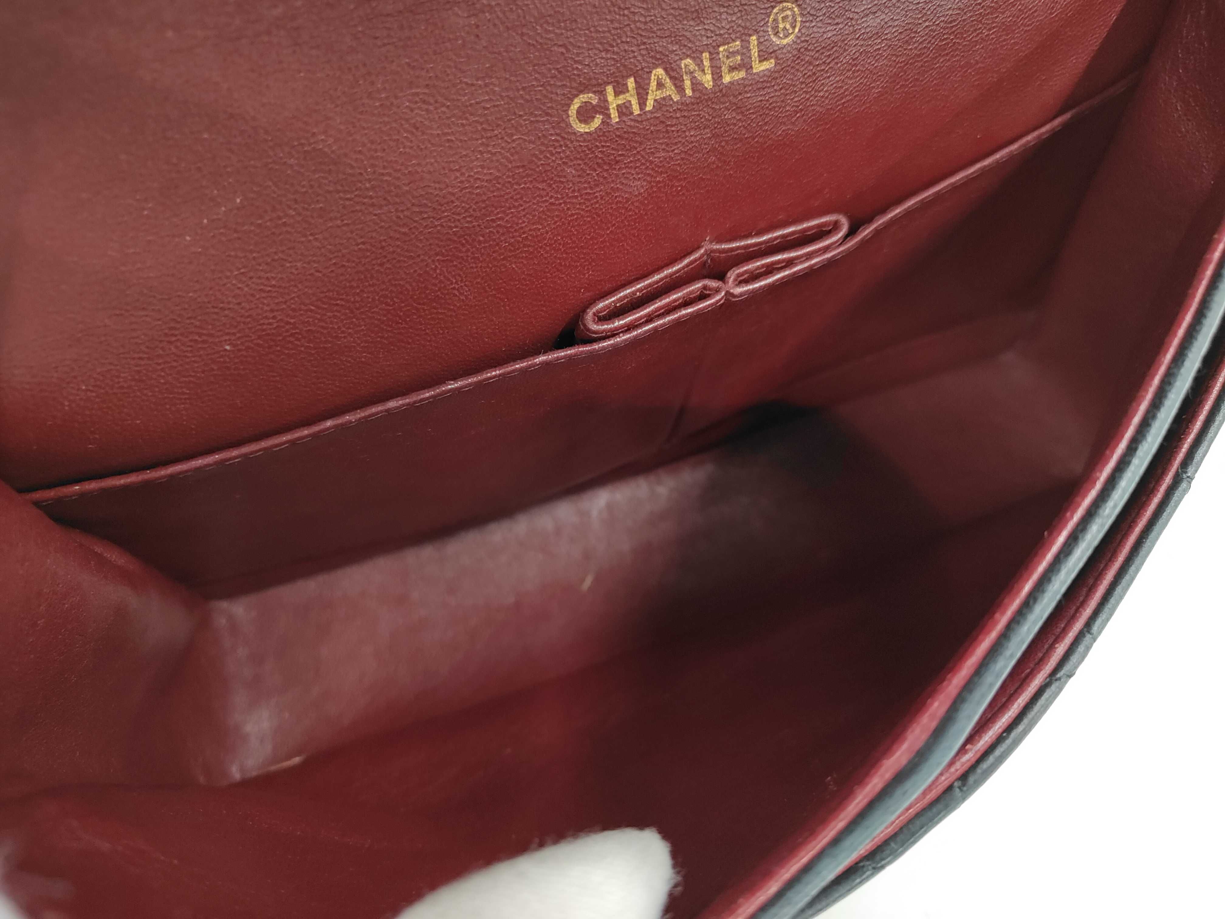 Matelassé 25 Black Shoulder Bag — view 10