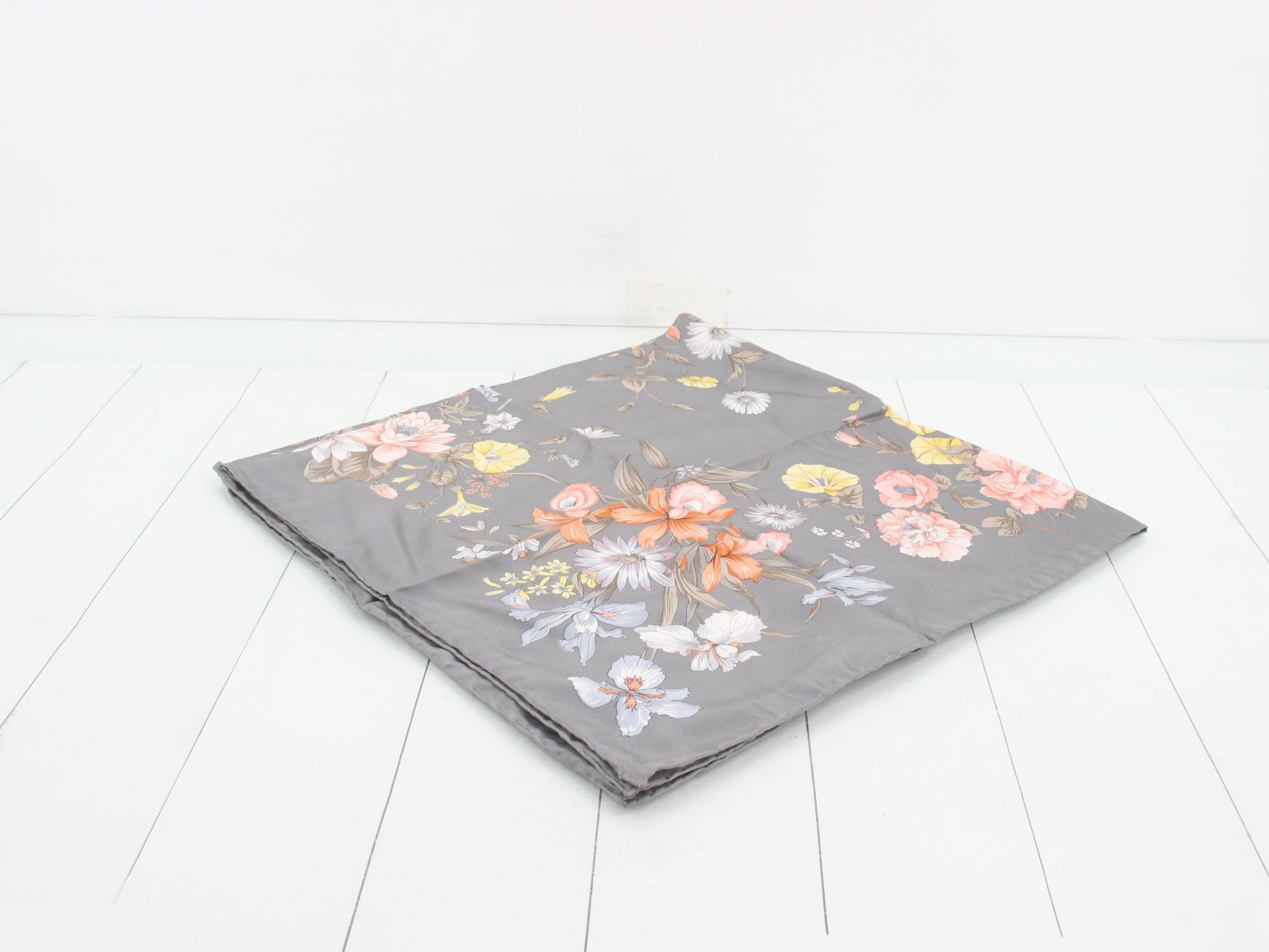 Other lines: Small items, accessories, scarves — view 2