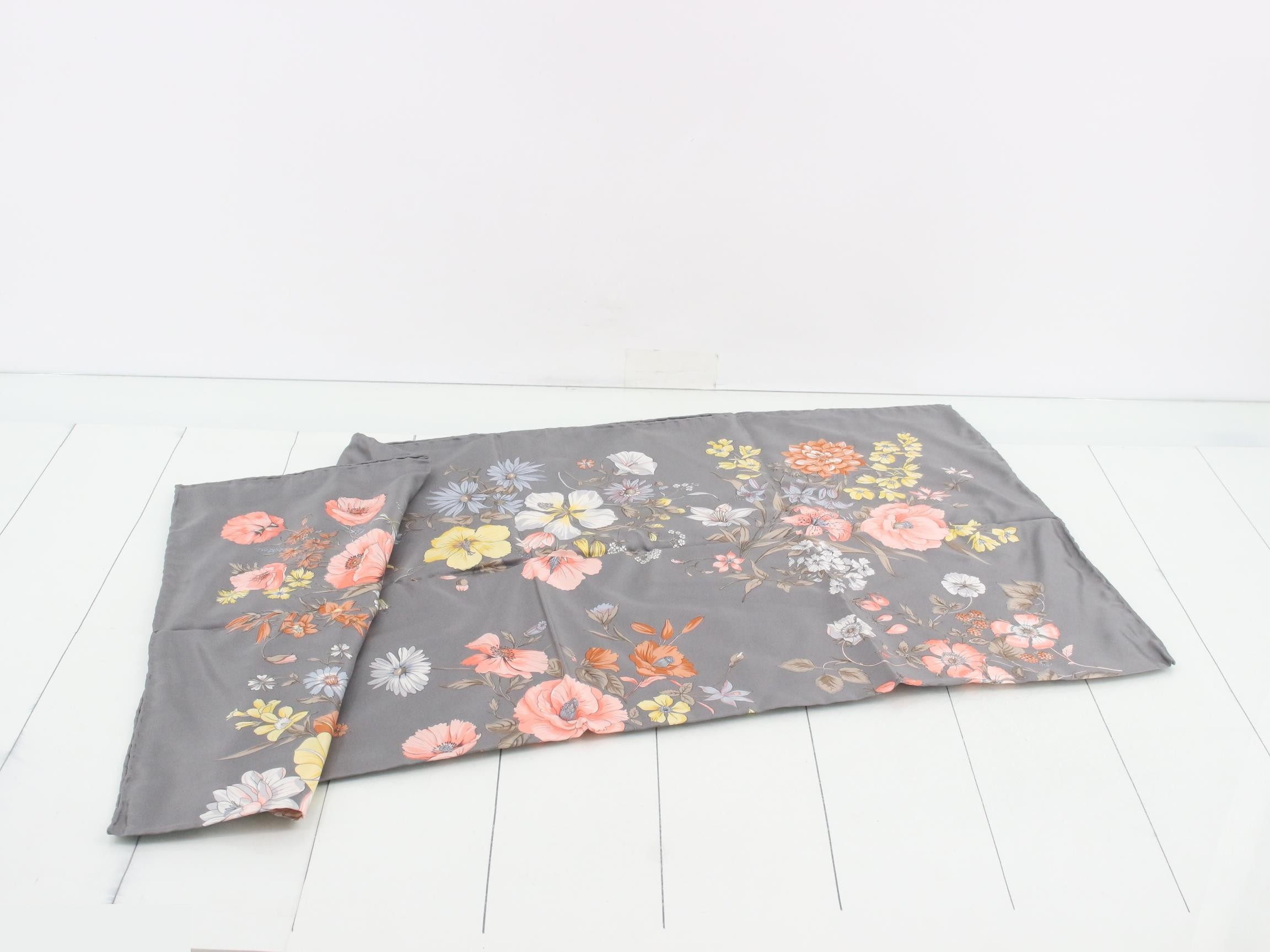 Other lines: Small items, accessories, scarves — view 3