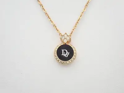 Other line: Precious metals, necklaces, pendants, neck circumference approximately 47cm.