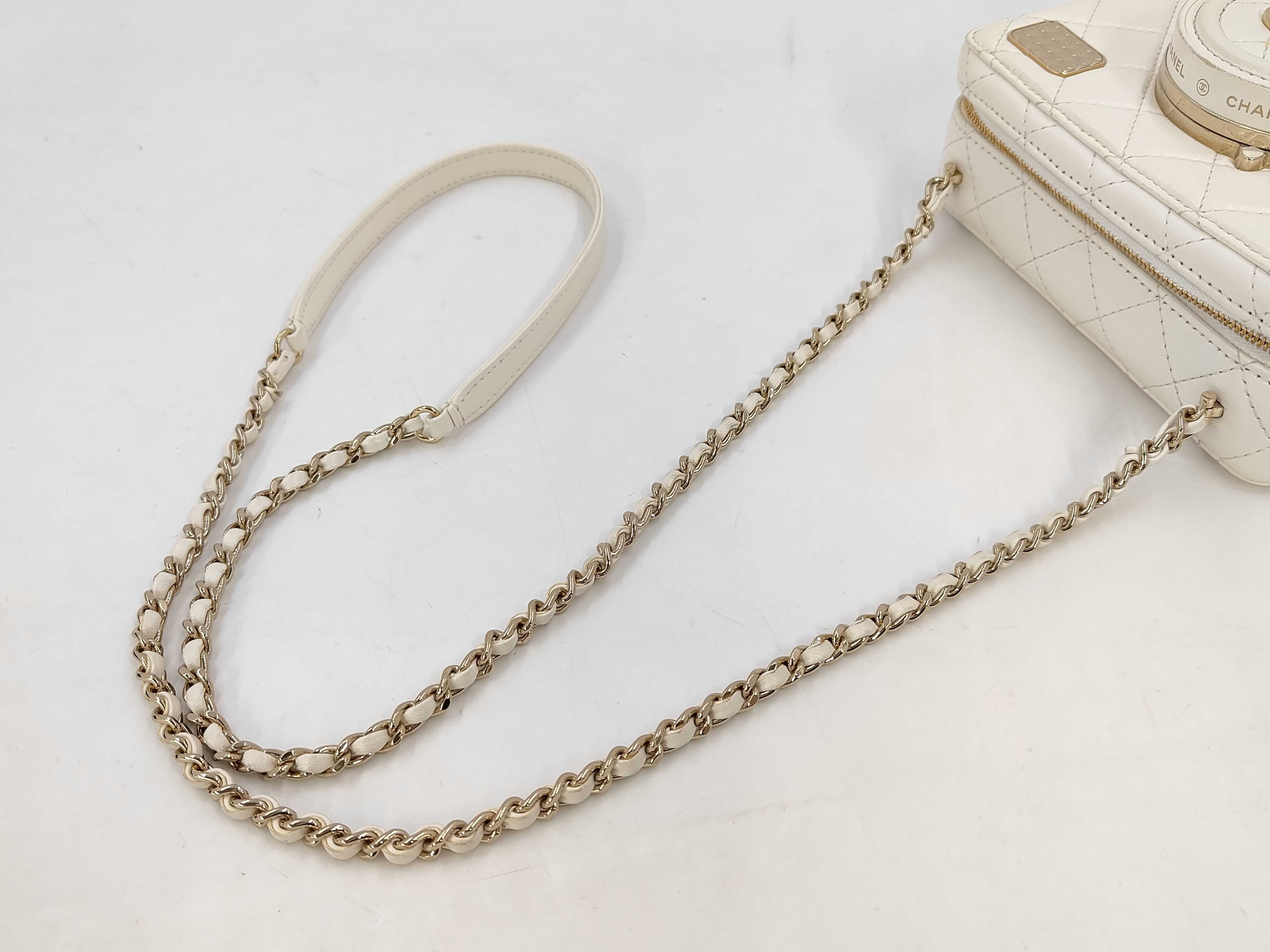 Lambskin Camera Bag AS4817 White with Serial Plate, Gold Hardware, Chain Shoulder Bag — view 3