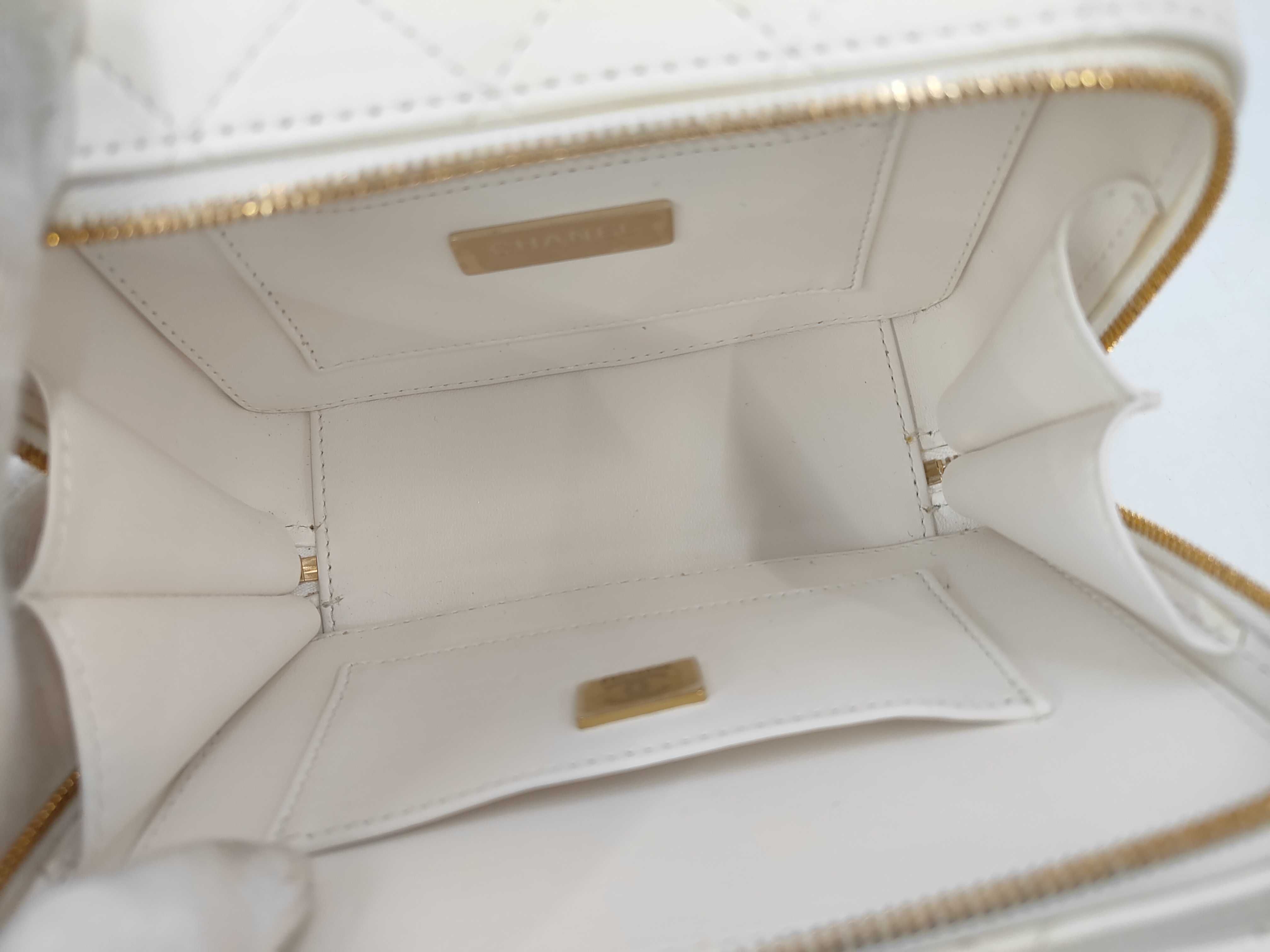 Lambskin Camera Bag AS4817 White with Serial Plate, Gold Hardware, Chain Shoulder Bag — view 9