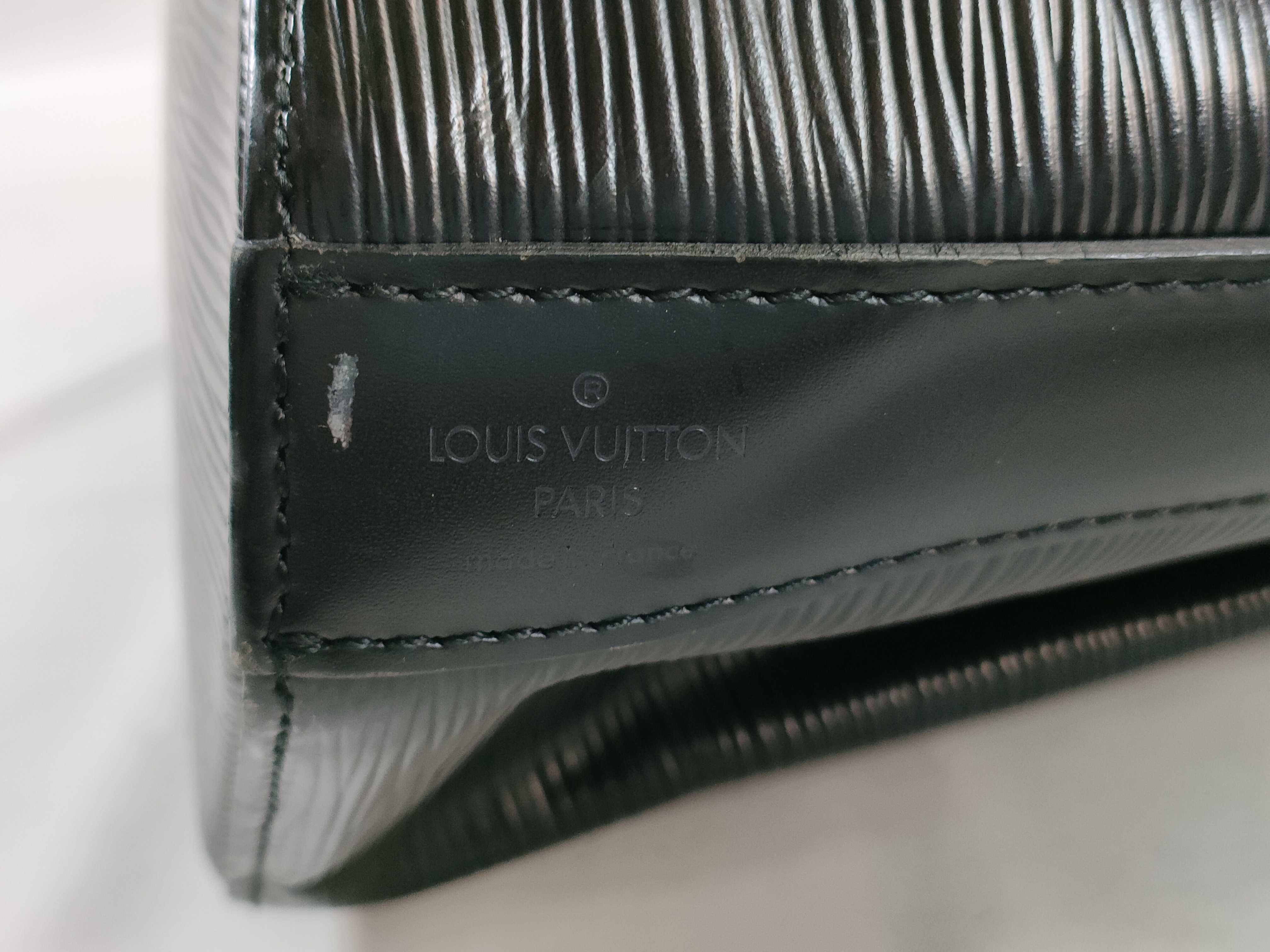 Epi Sac Depaule Black Shoulder Bag — view 8