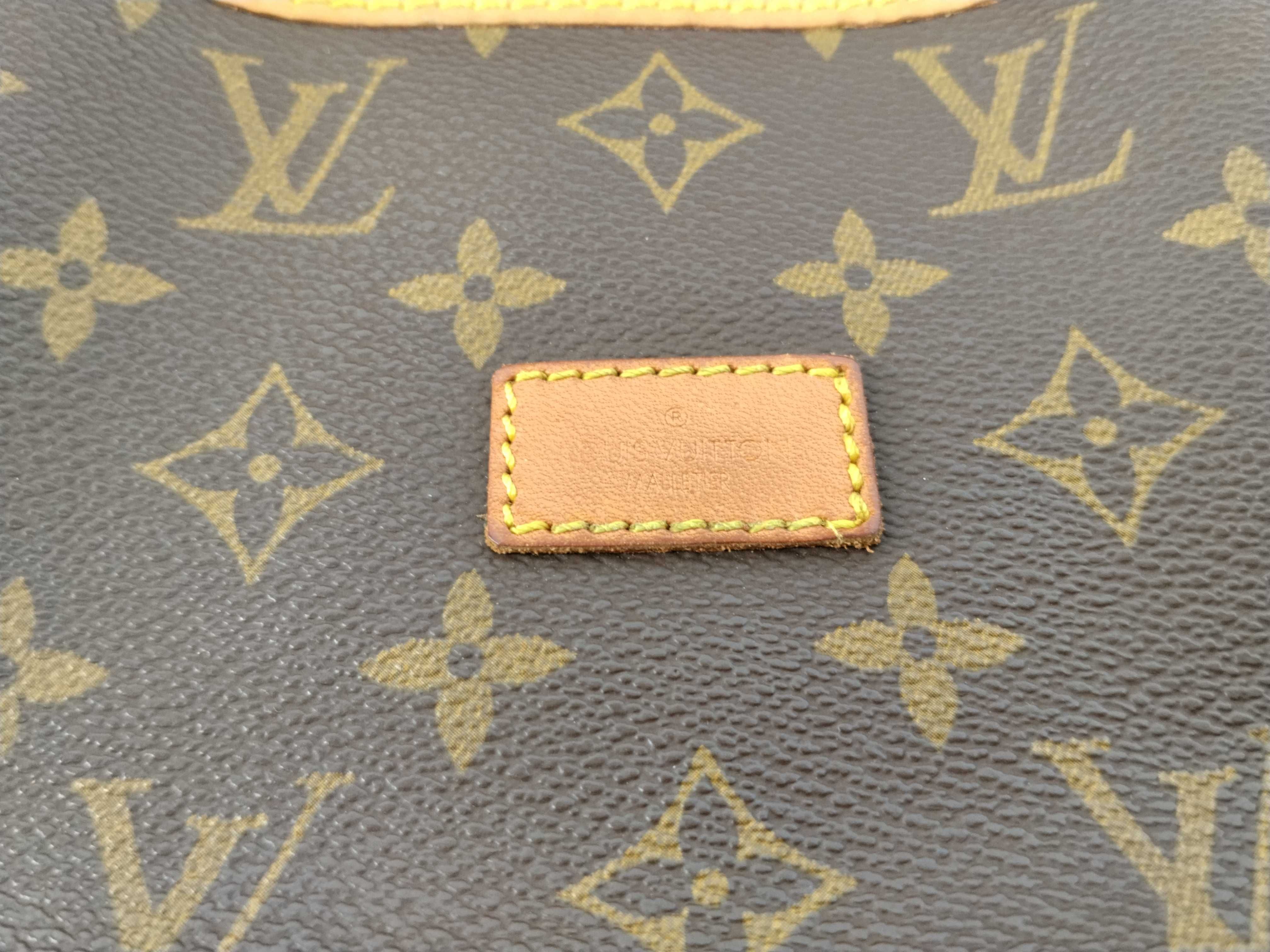 Monogram Louis Vuitton Saumur 30 M42256 Shoulder Bag — view 11