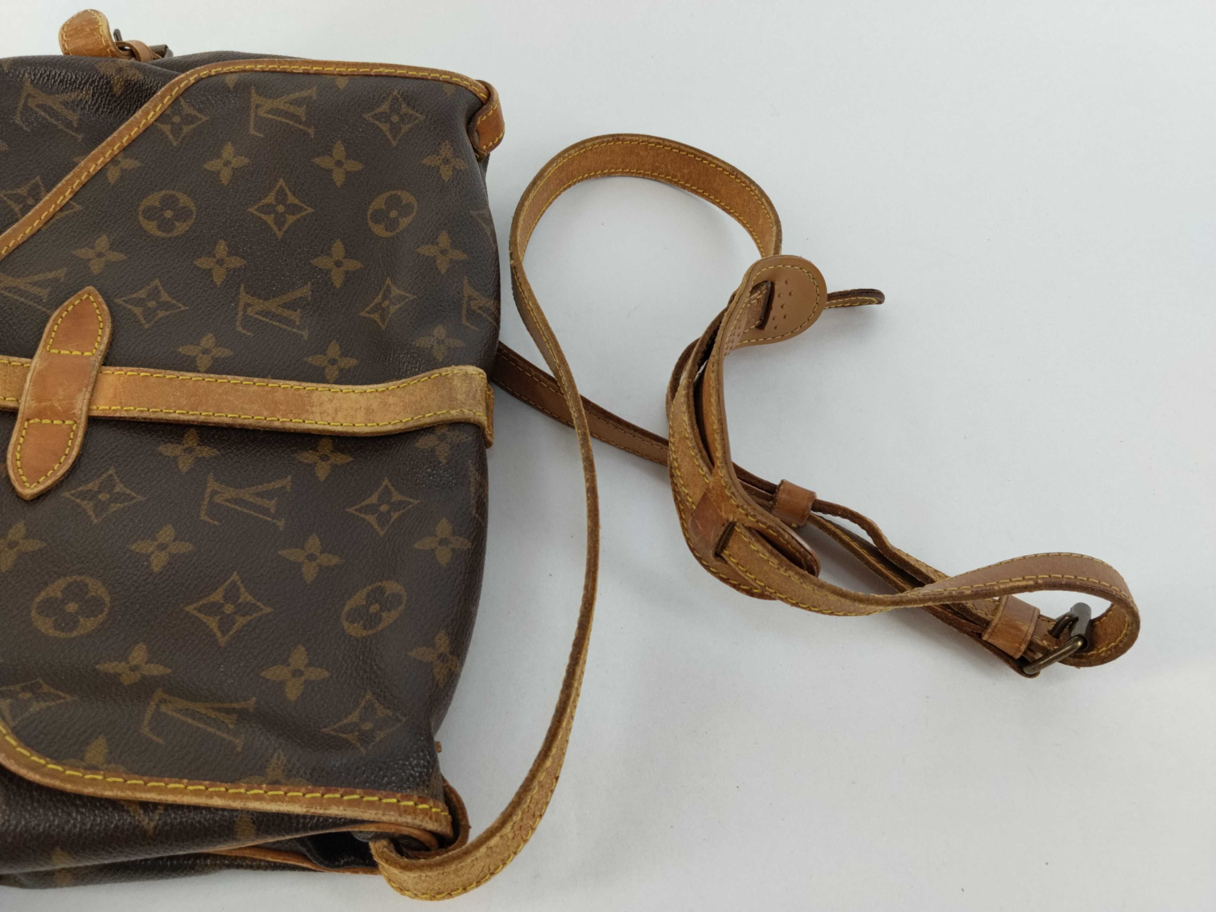 Monogram Louis Vuitton Saumur 30 M42256 Shoulder Bag — view 3