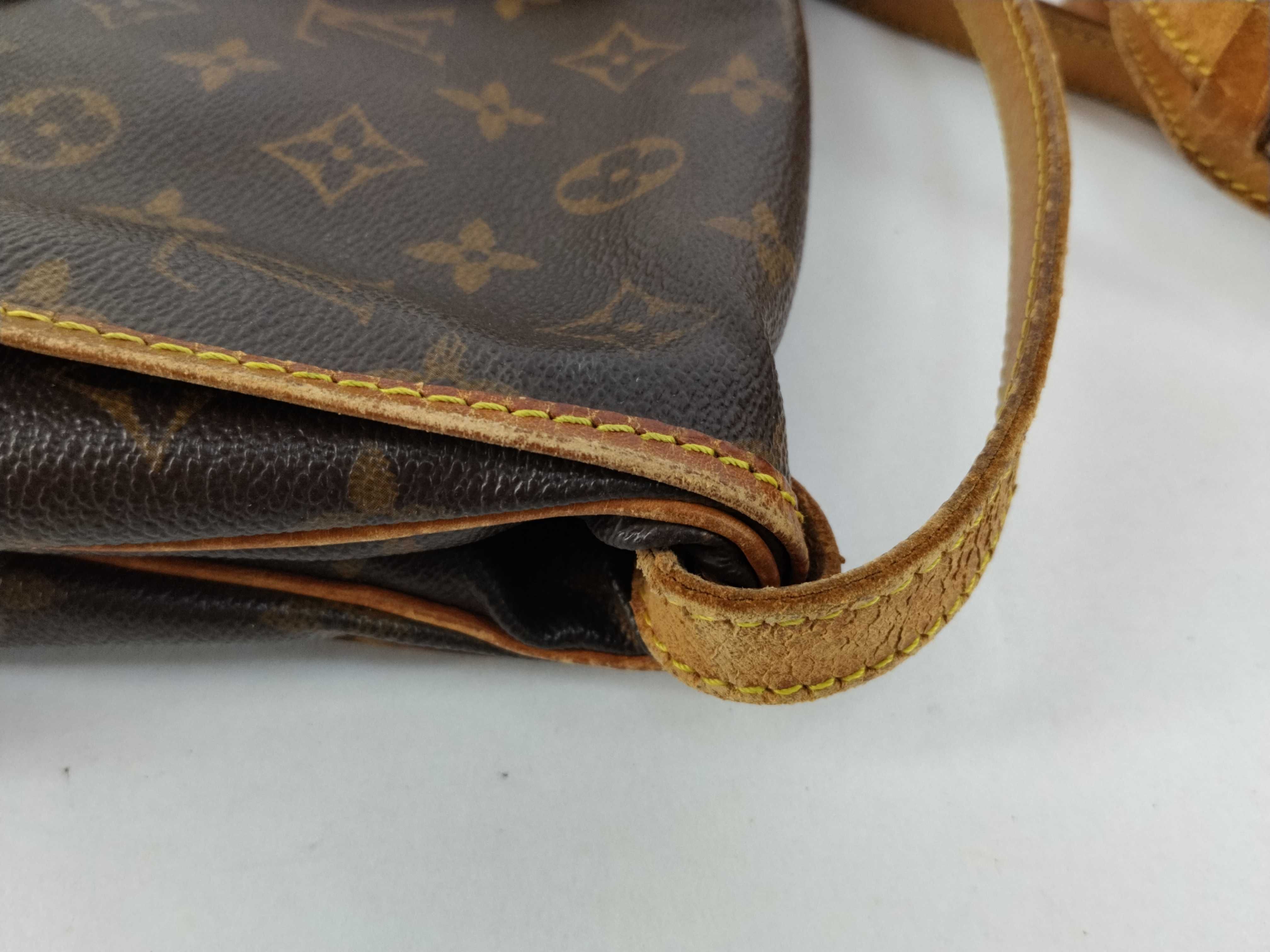Monogram Louis Vuitton Saumur 30 M42256 Shoulder Bag — view 5
