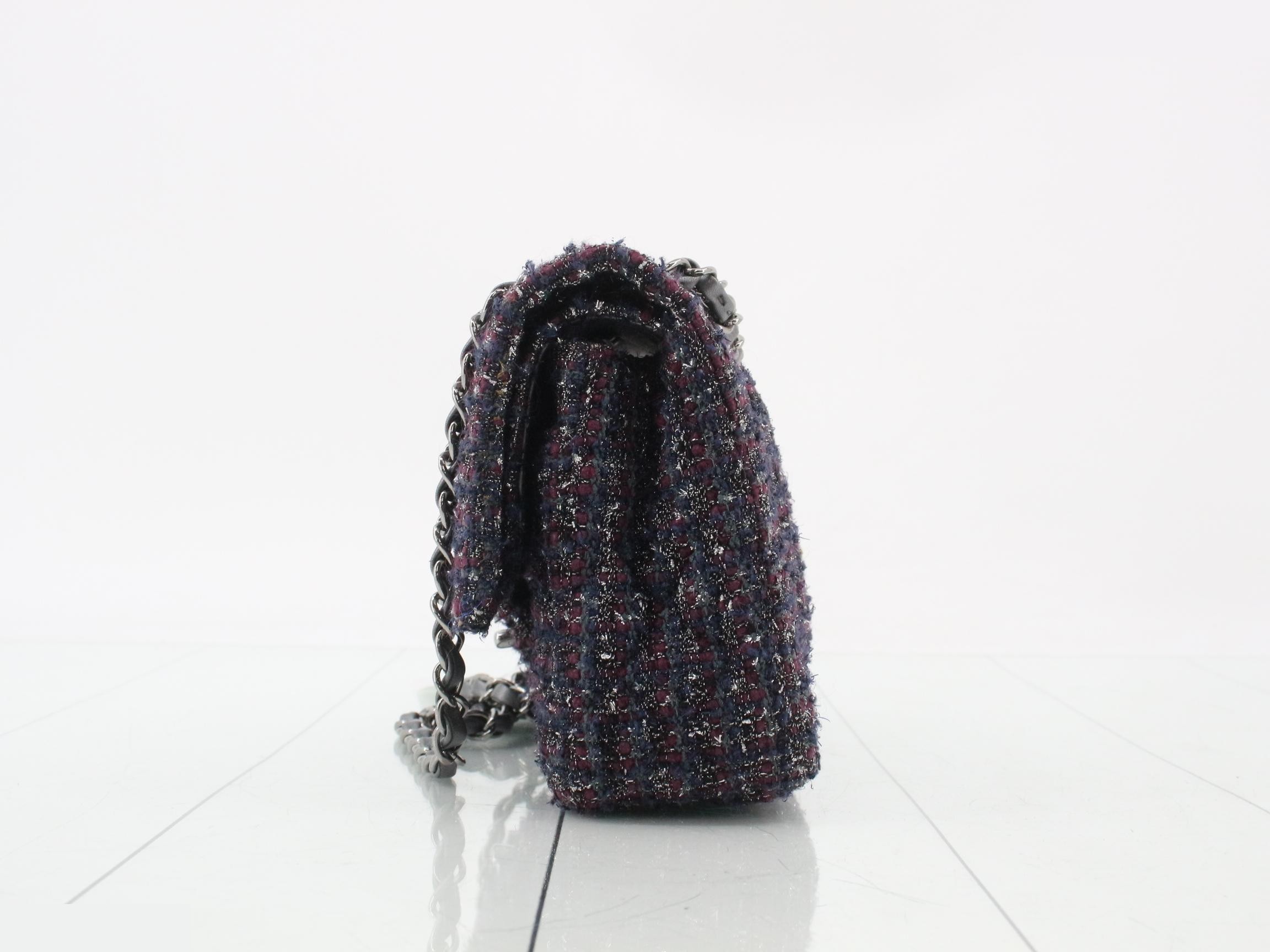 Matelassé 25 Shoulder Bag — view 3