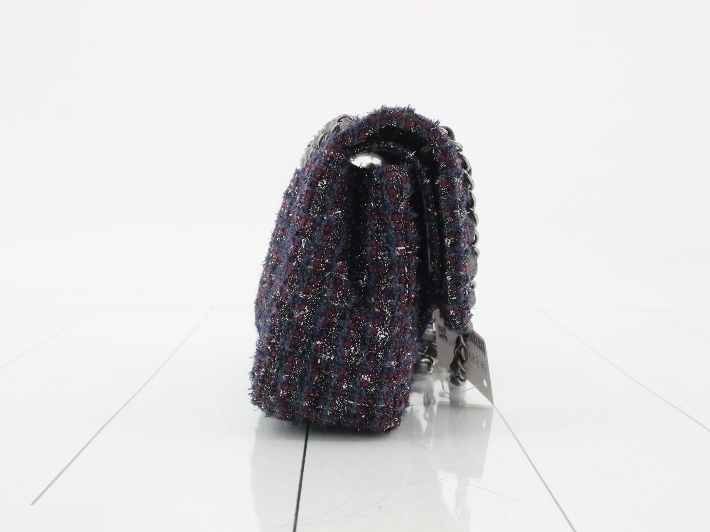 Matelassé 25 Shoulder Bag — view 4