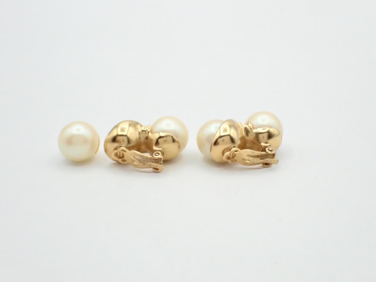 earrings, pearl, gold — view 2