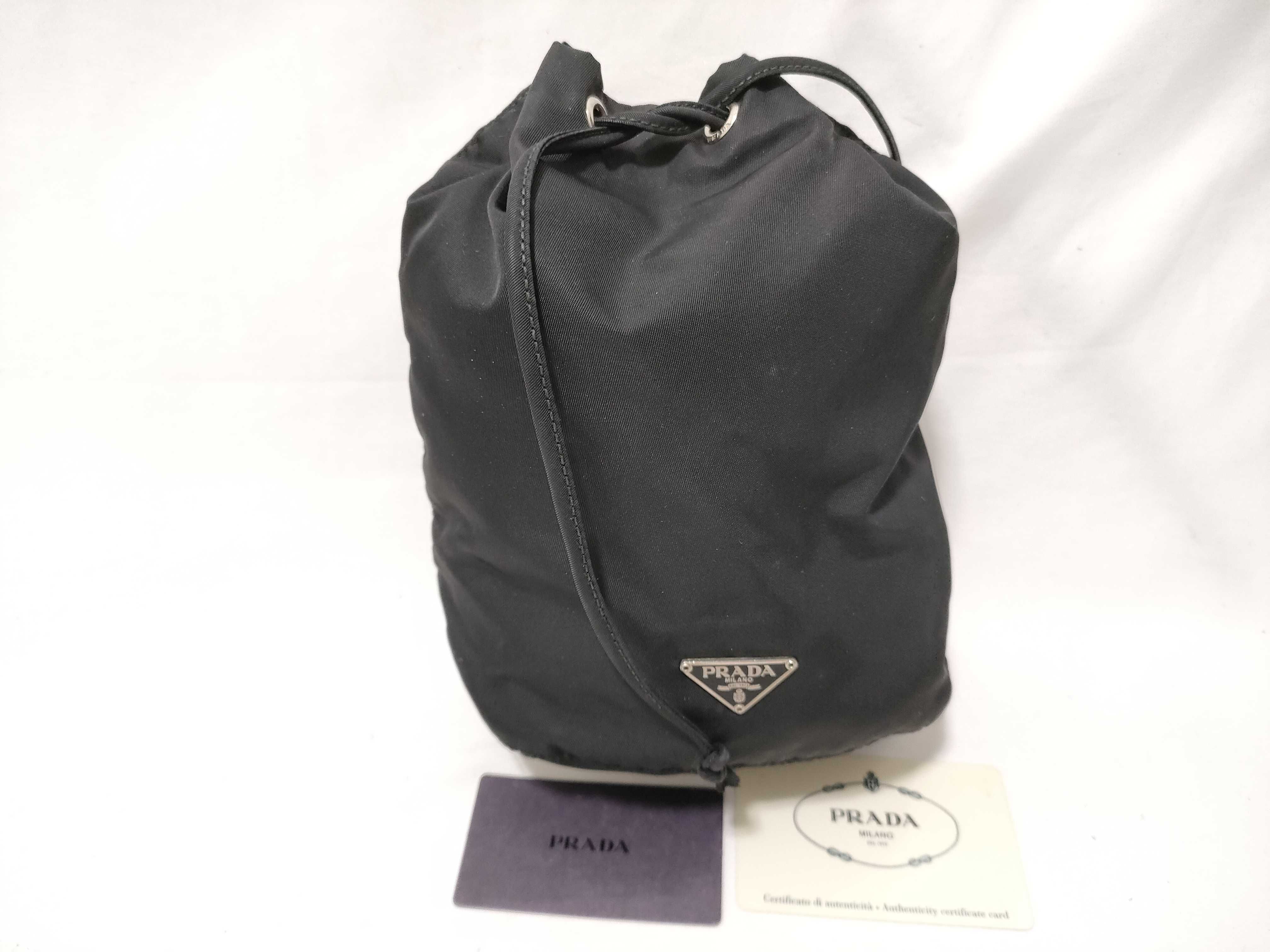nylon drawstring pouch MV369 black. Accessories: Guarantee card and pouch.