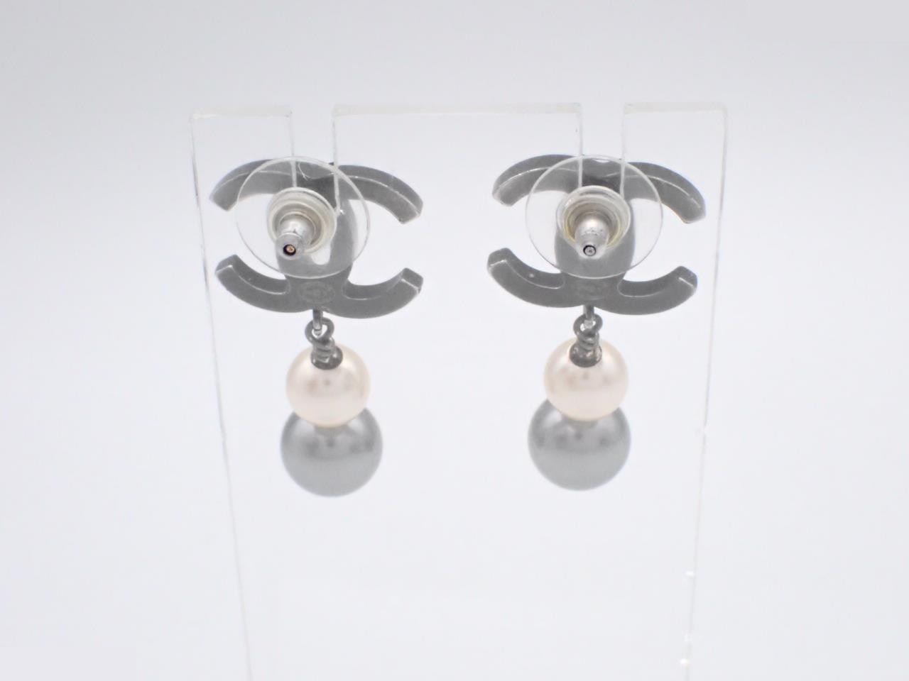 B14B earrings — view 2