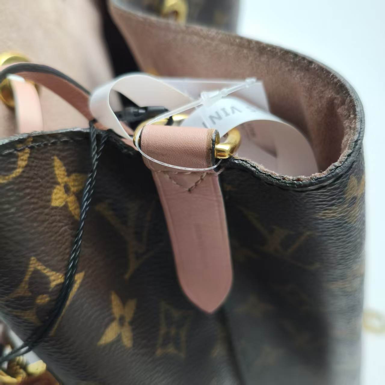 【*Shipped from: China*】LOUIS VUITTON NeoNoe PU Shoulder Bag — view 11