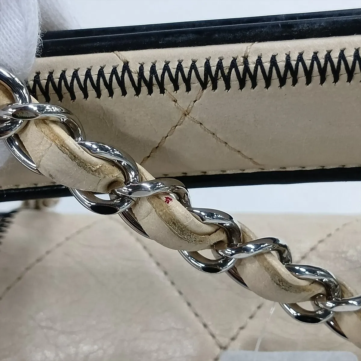 Matelassé Lambskin Chain Shoulder Bag, Size 2.55, White, Silver Hardware, Item Number 12653081, Series 12 — view 14