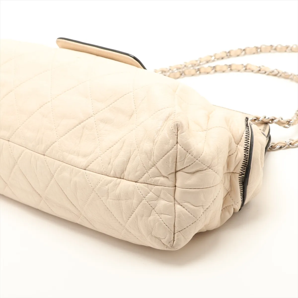 Matelassé Lambskin Chain Shoulder Bag, Size 2.55, White, Silver Hardware, Item Number 12653081, Series 12 — view 3