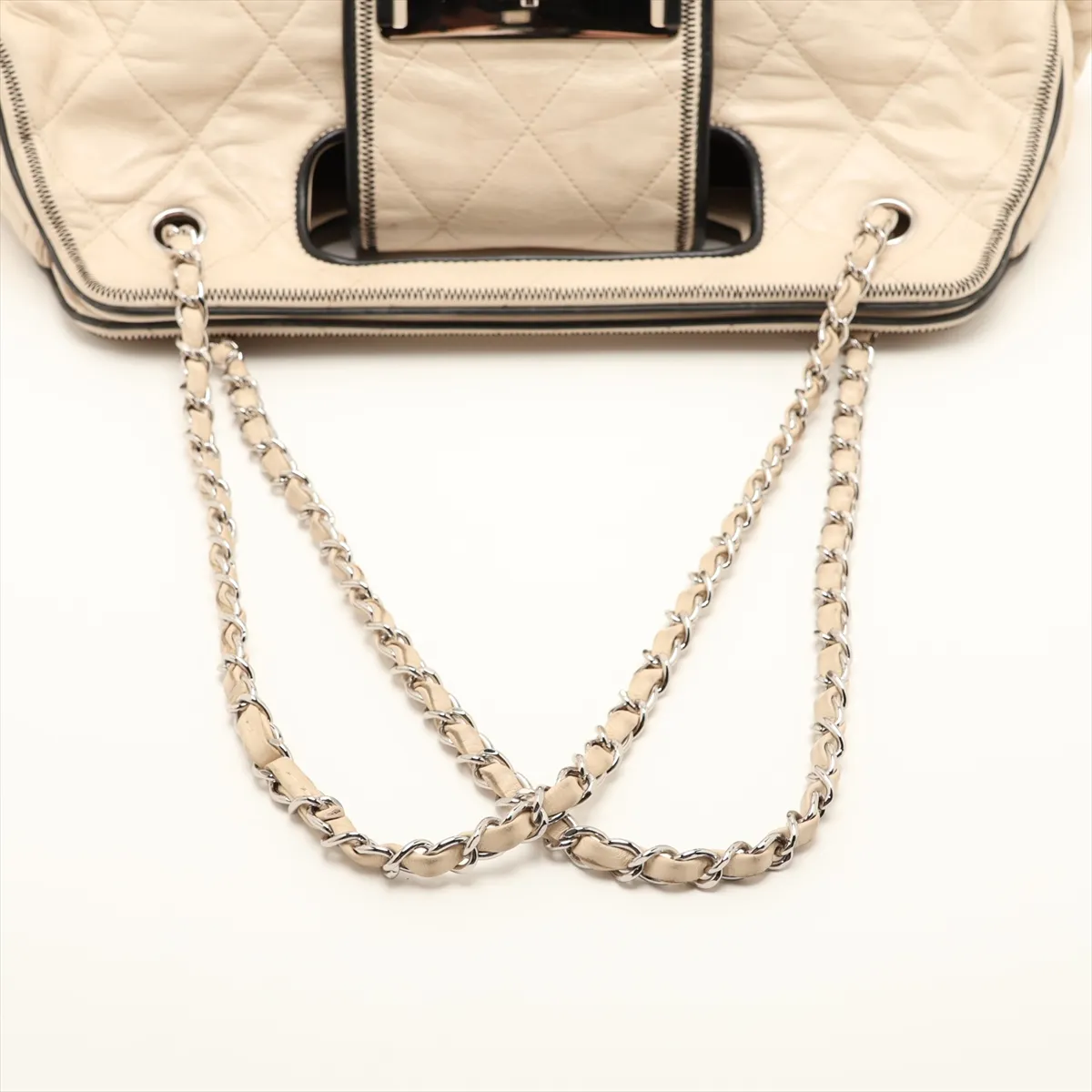 Matelassé Lambskin Chain Shoulder Bag, Size 2.55, White, Silver Hardware, Item Number 12653081, Series 12 — view 5
