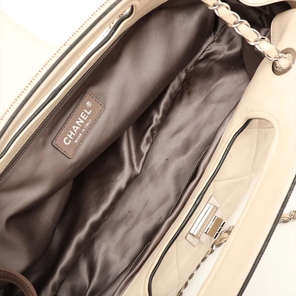 Matelassé Lambskin Chain Shoulder Bag, Size 2.55, White, Silver Hardware, Item Number 12653081, Series 12 — view 7