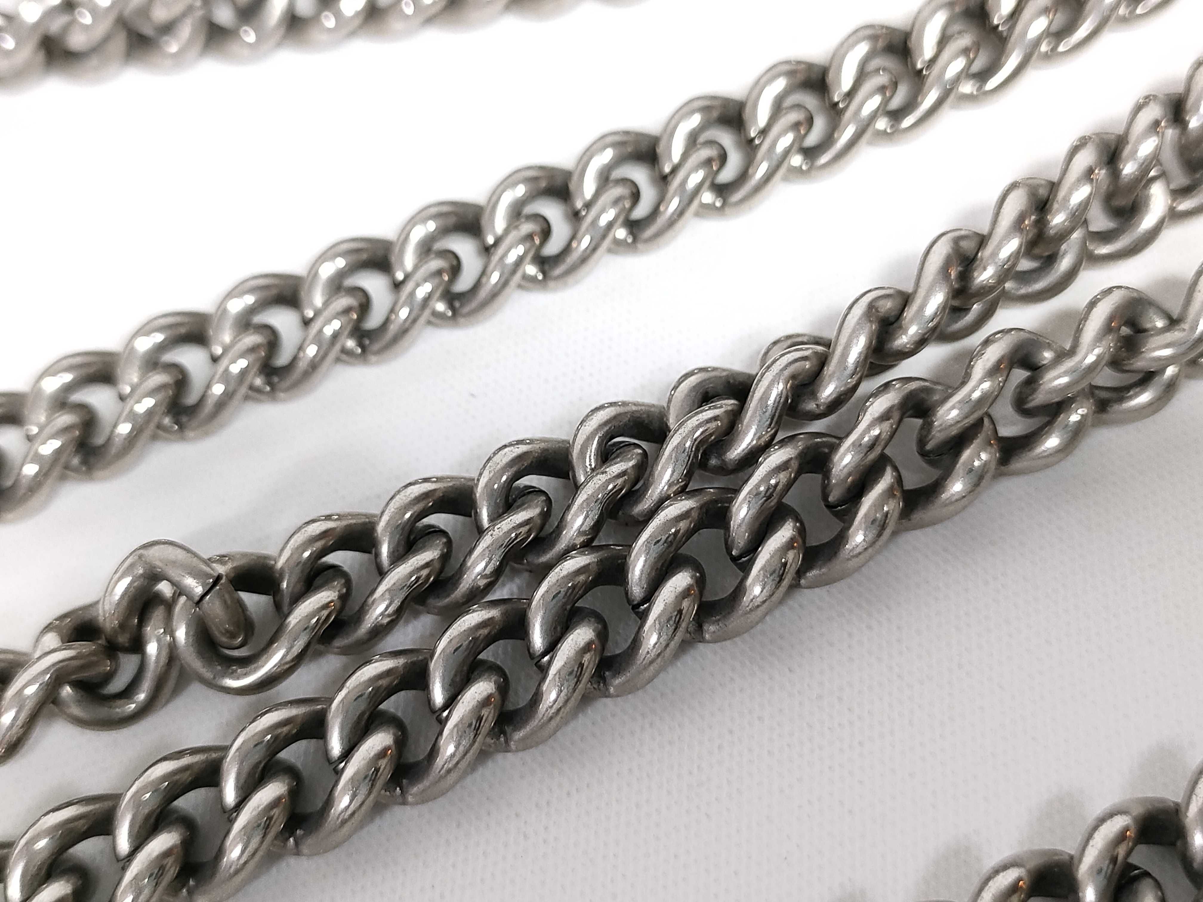 GG Supreme Chain Shoulder Bag — view 4