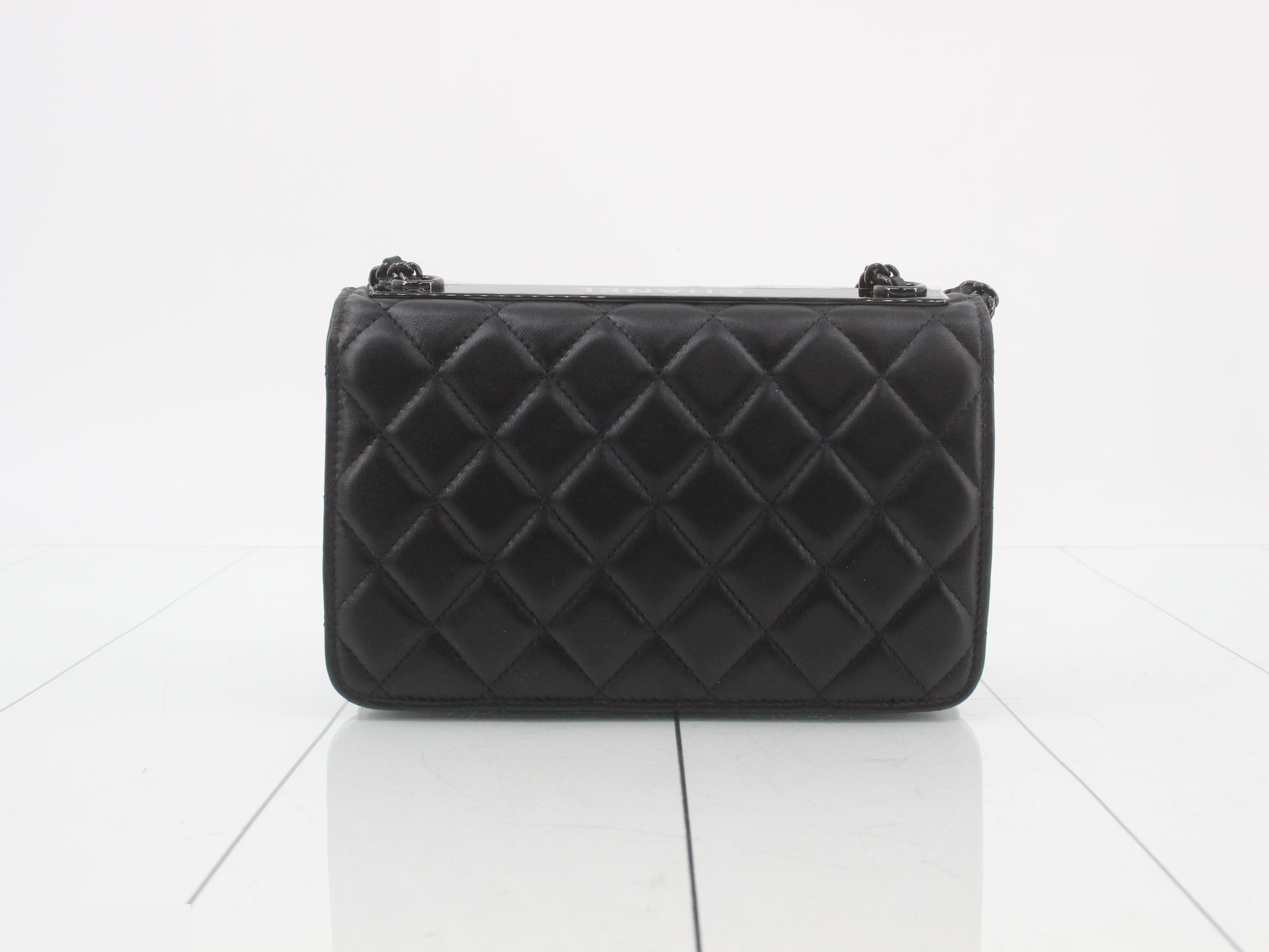 Matelassé Trendy CC Chain Wallet — view 2
