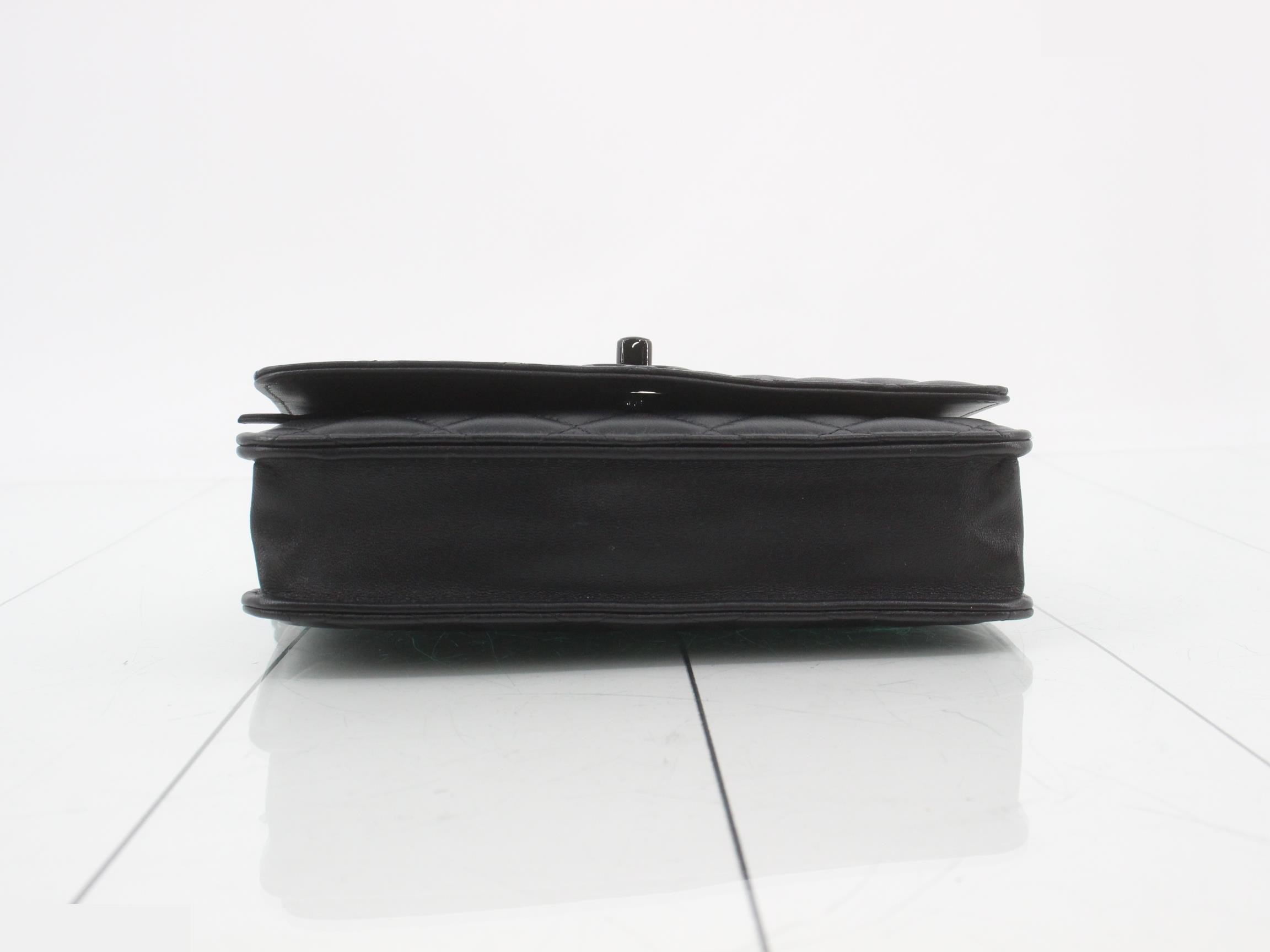 Matelassé Trendy CC Chain Wallet — view 3