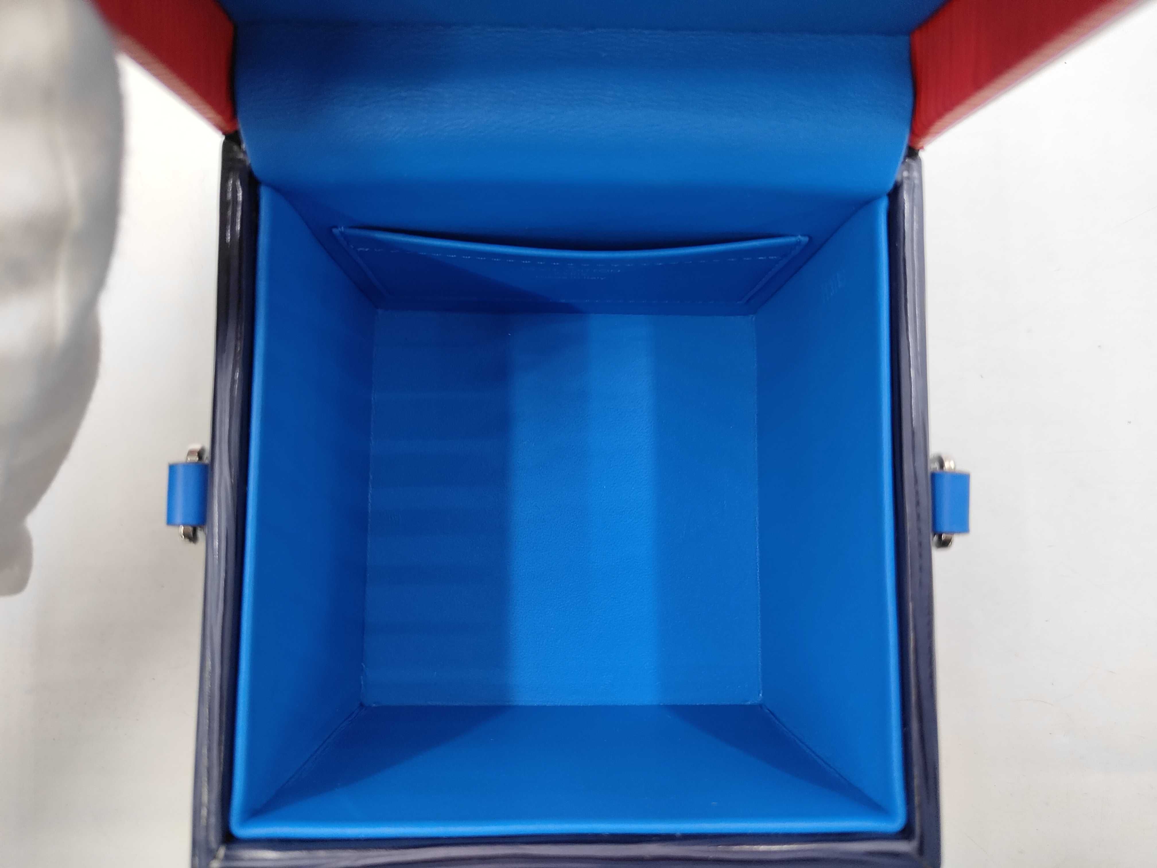 LV Epi Bleeker Box M52466 PL3188 Handbag — view 10