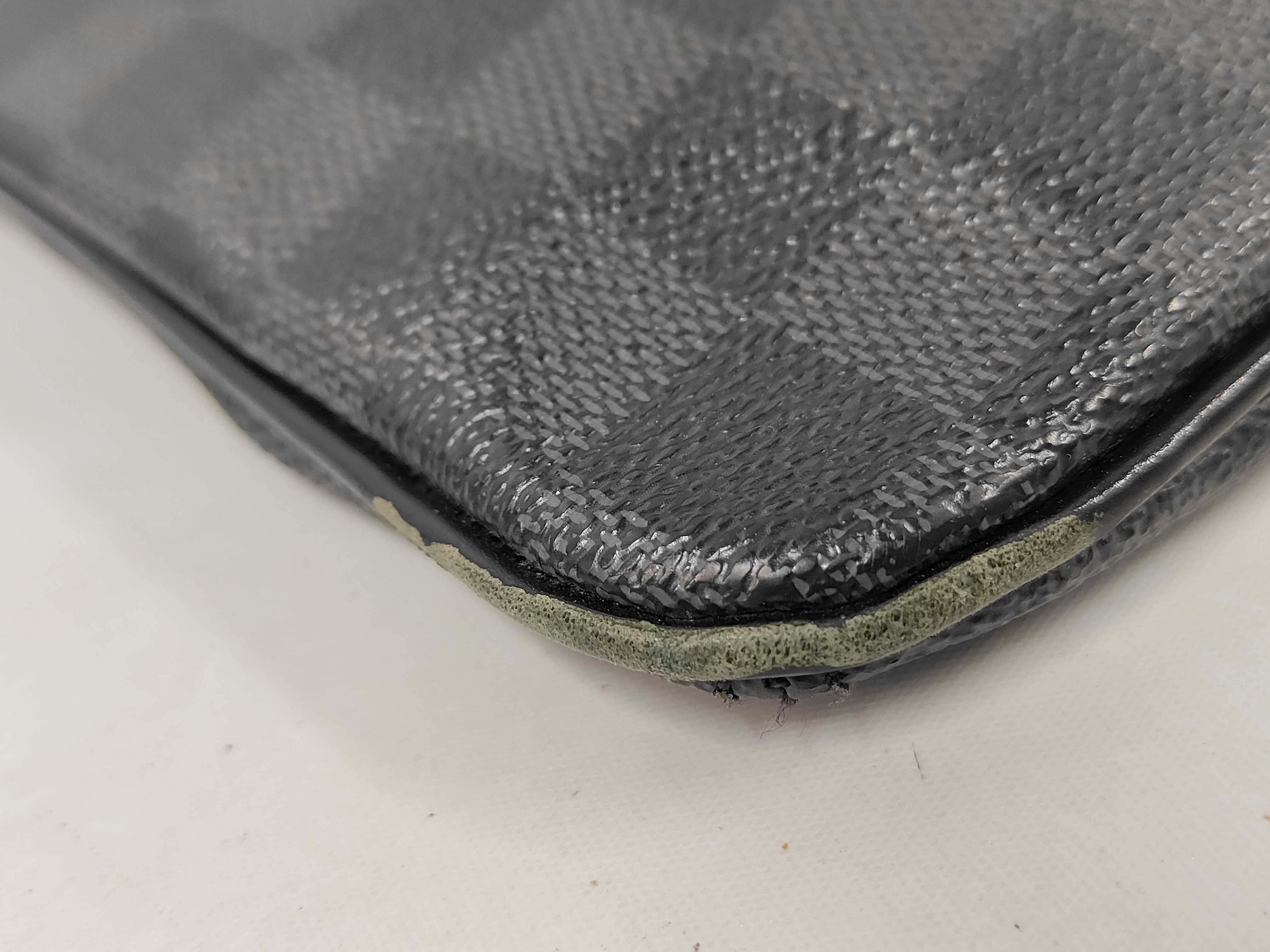 Damier Graphite Thomas N58028 VI4121 Shoulder Bag — view 4