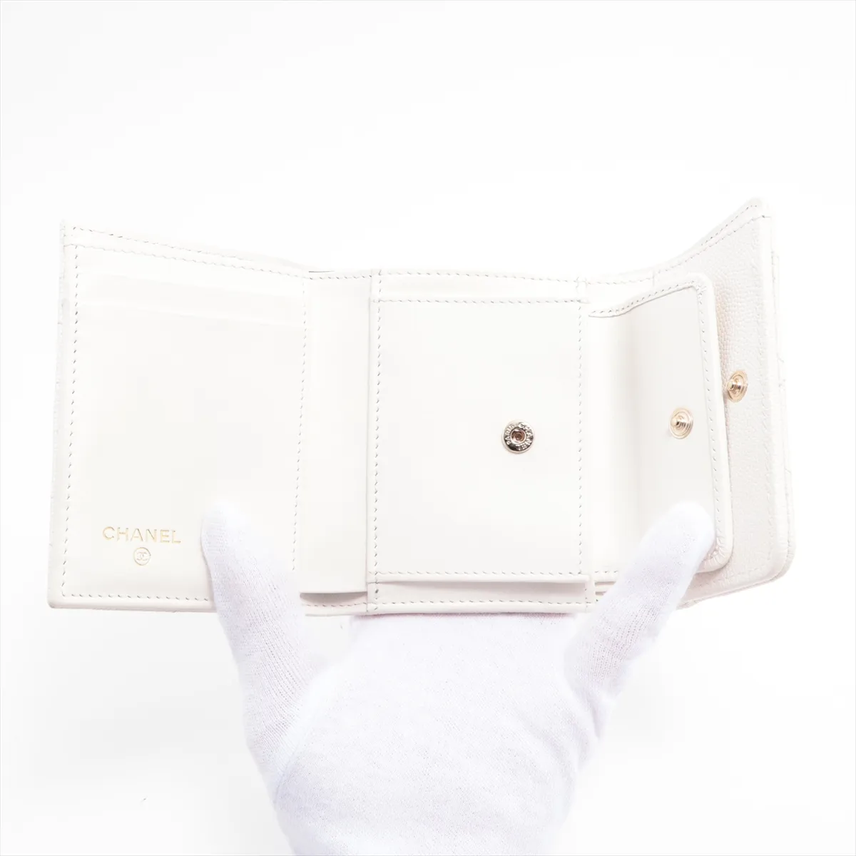 Matelasse caviar skin compact wallet white gold hardware N0KXGTAL — view 5