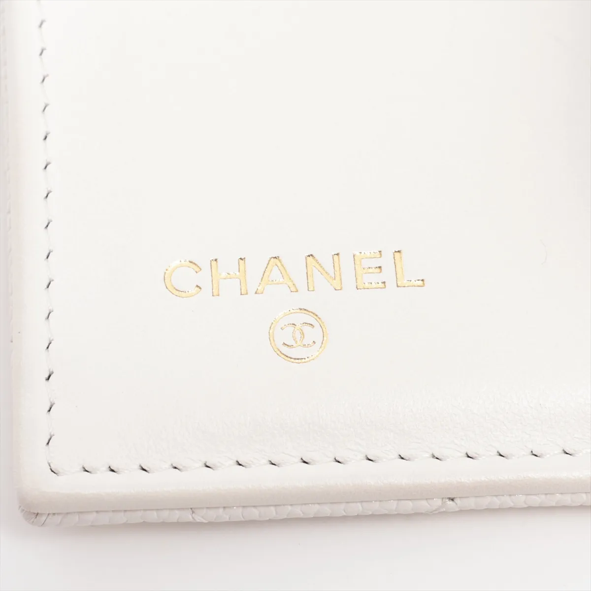 Matelasse caviar skin compact wallet white gold hardware N0KXGTAL — view 8