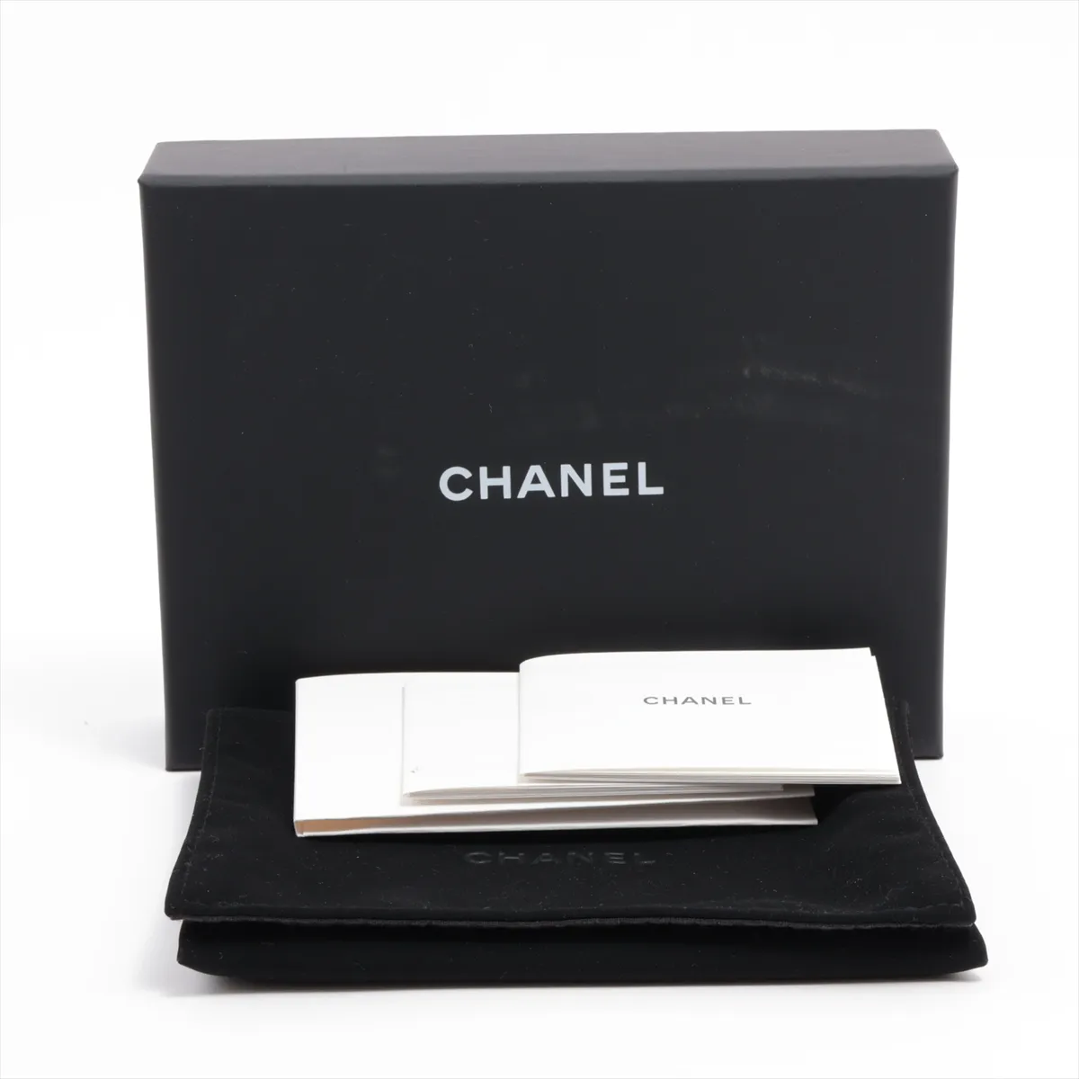 Matelasse caviar skin compact wallet white gold hardware N0KXGTAL — view 9