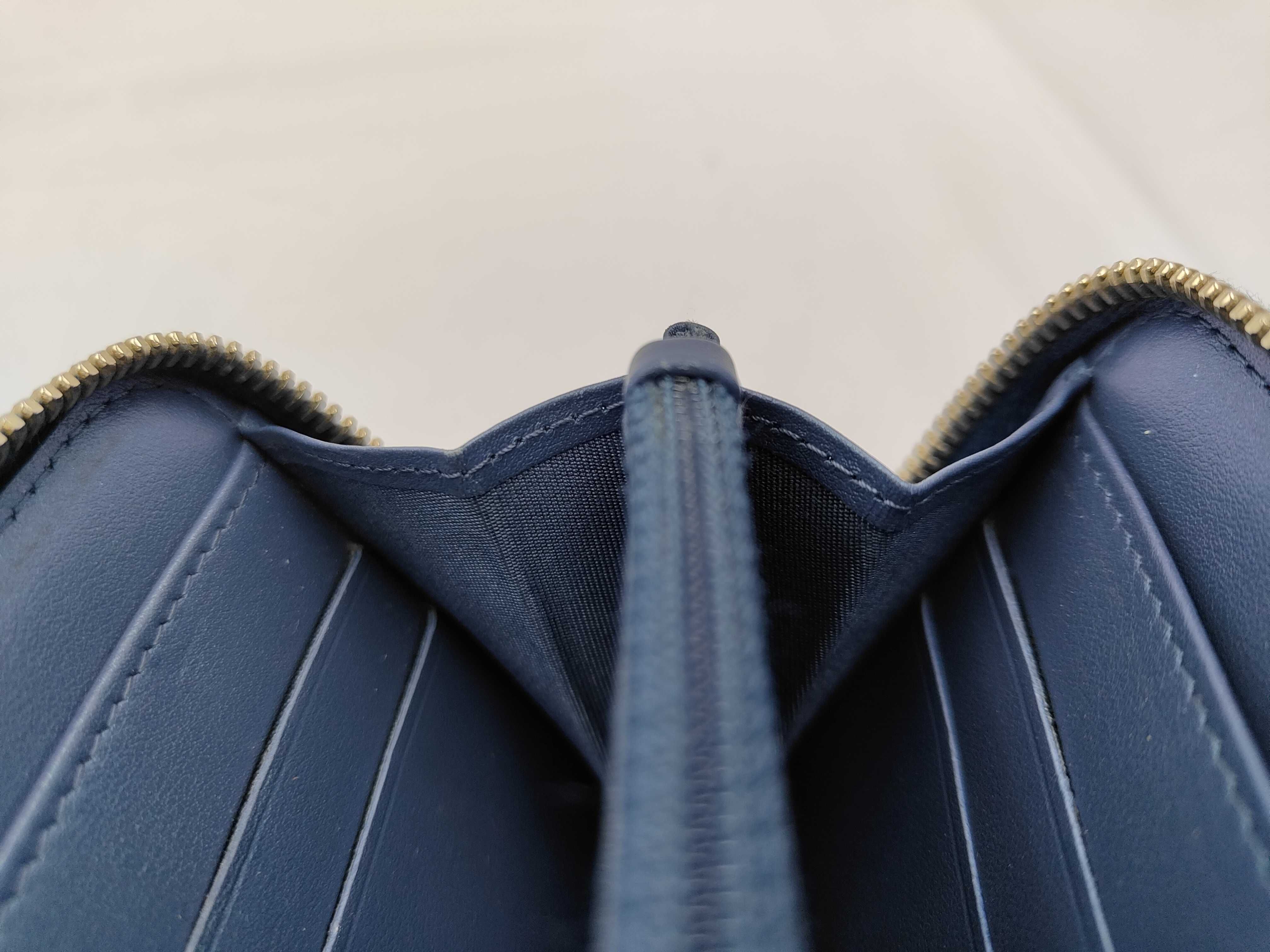 Matelassé Round Zip Long Wallet, Blue, Caviar Leather, Serial Number 27 — view 5