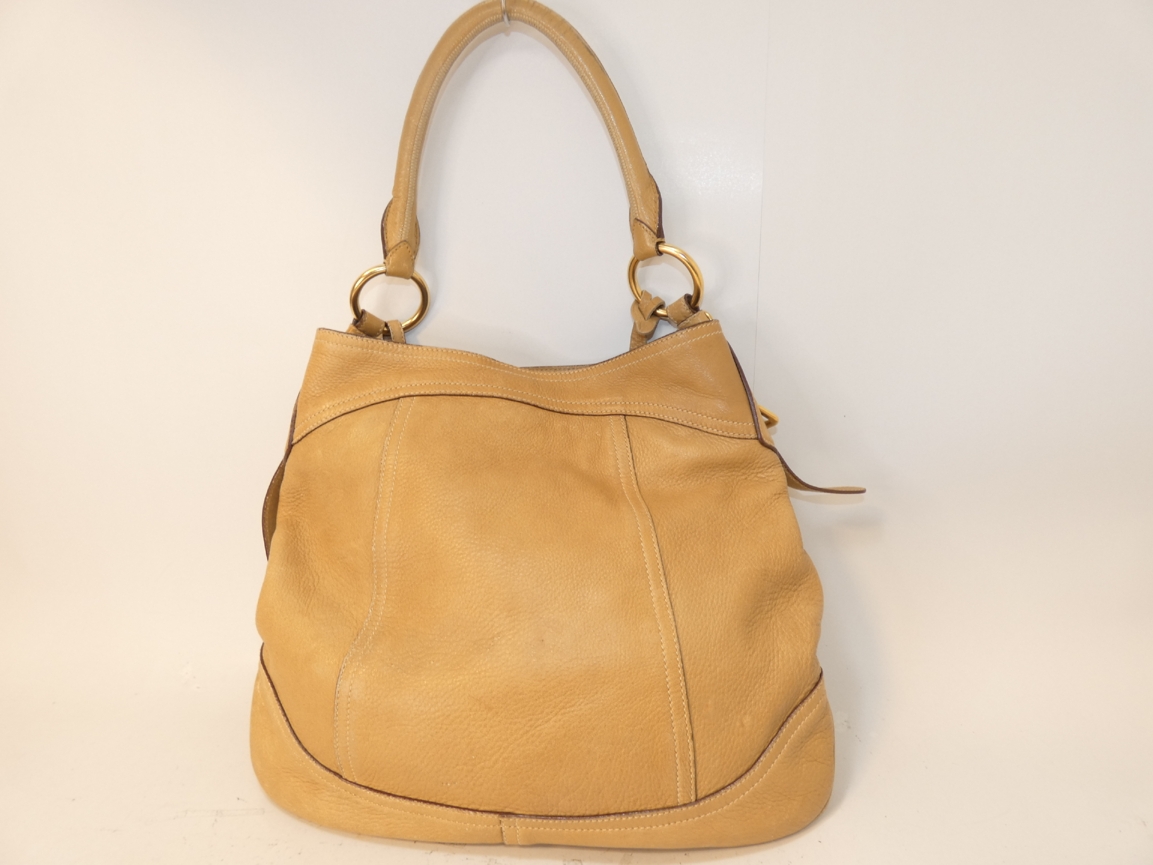 Vitello Leather One-Shoulder One-Hand Handbag — view 2