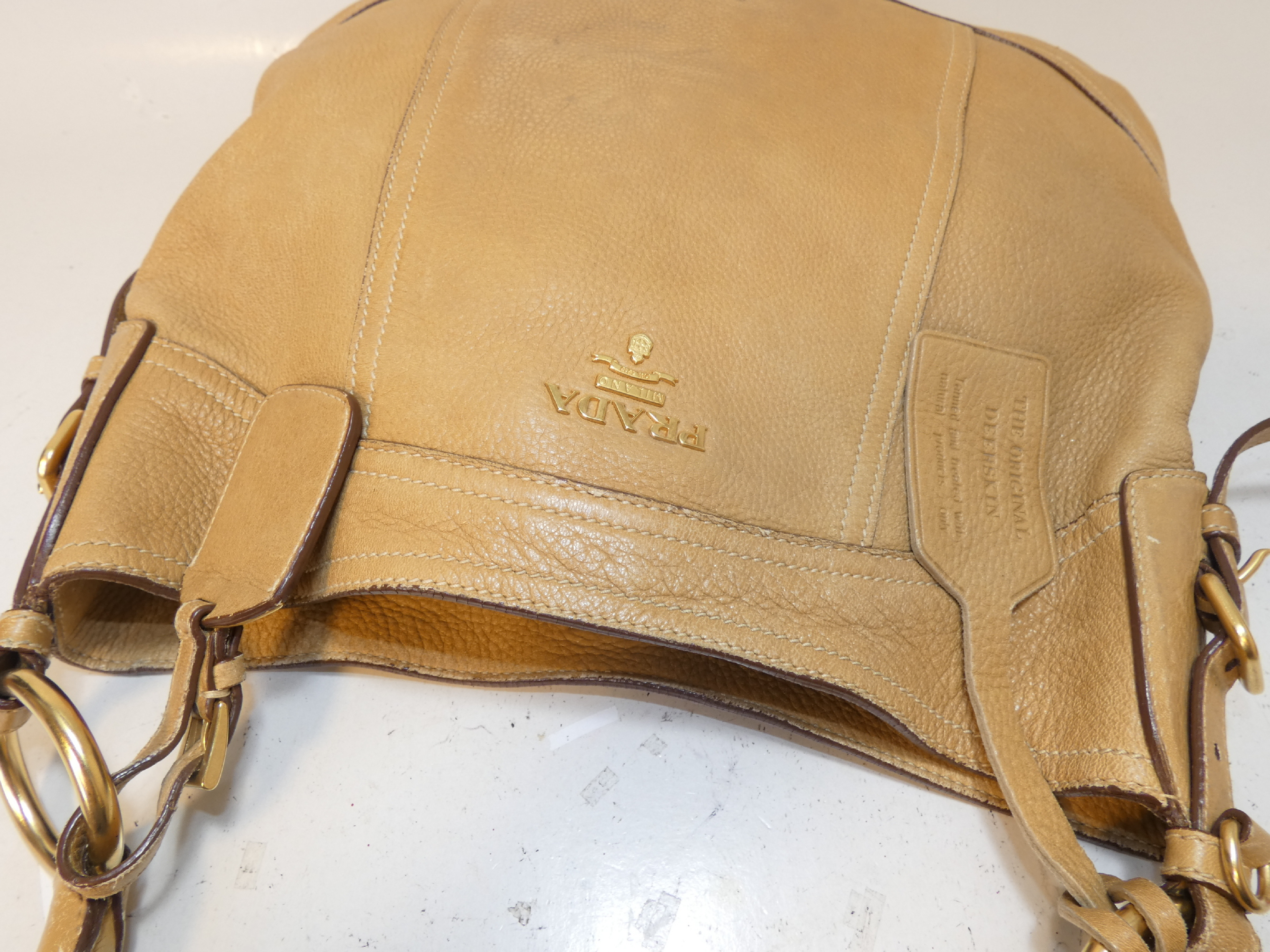 Vitello Leather One-Shoulder One-Hand Handbag — view 3