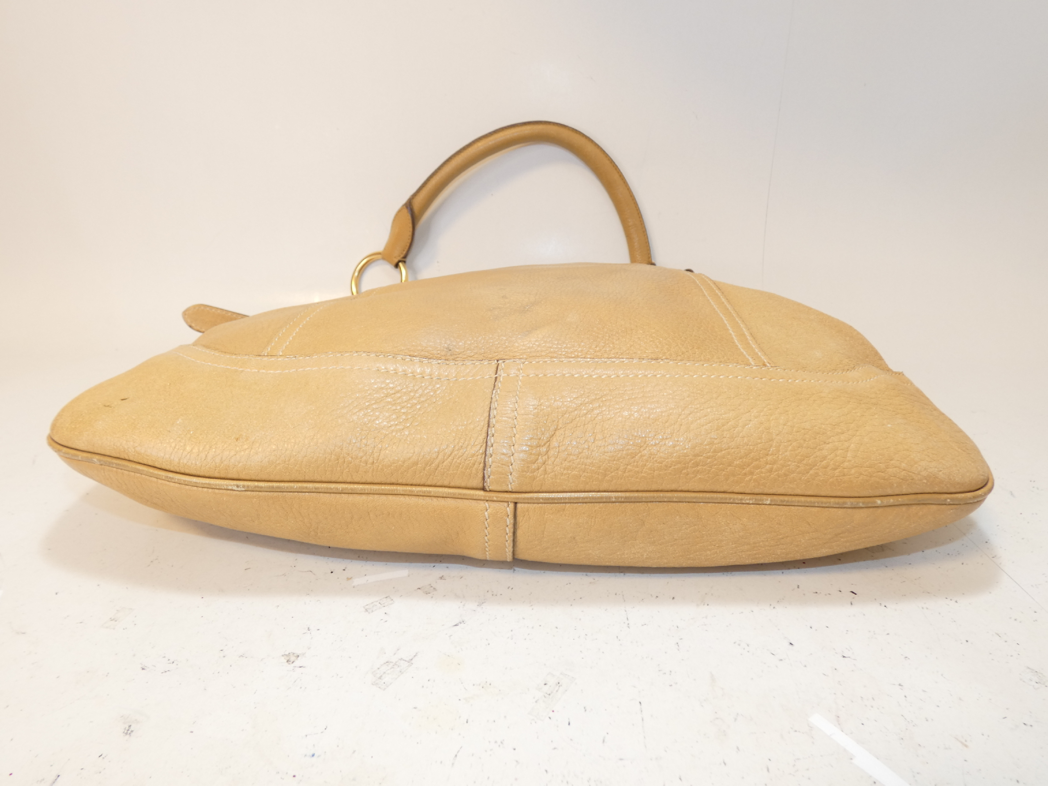 Vitello Leather One-Shoulder One-Hand Handbag — view 6
