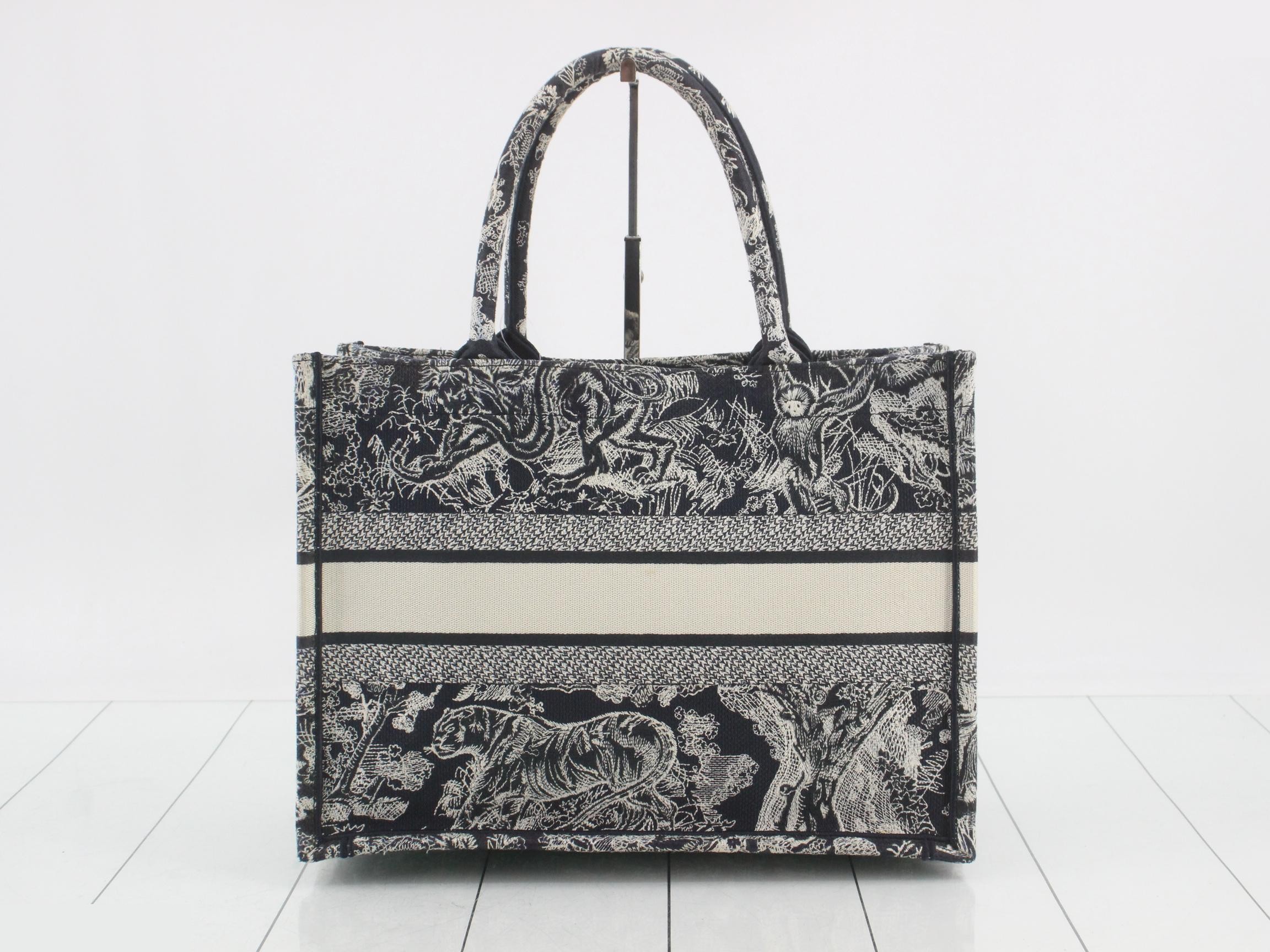 Book Tote - Medium — view 2