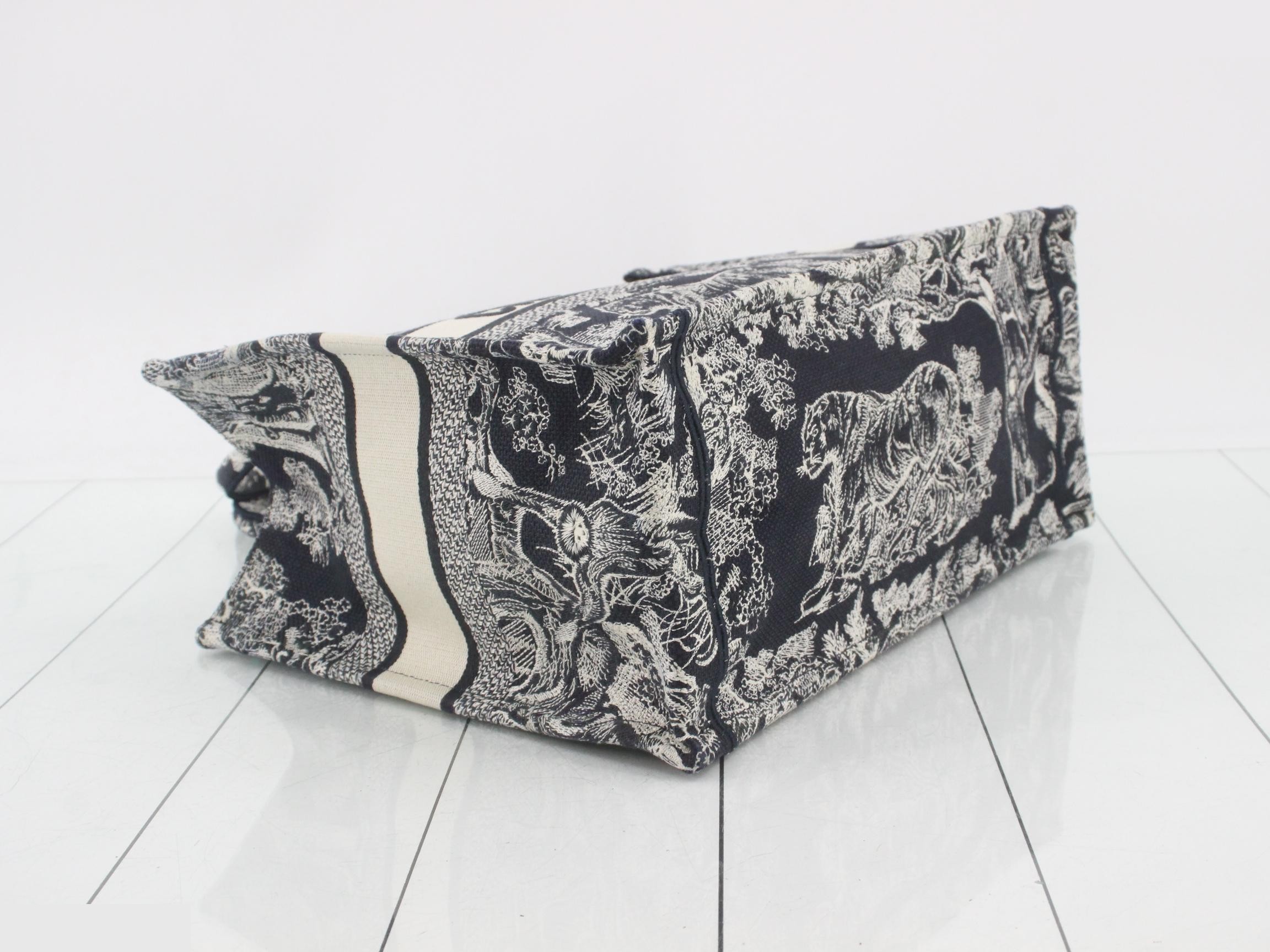 Book Tote - Medium — view 5
