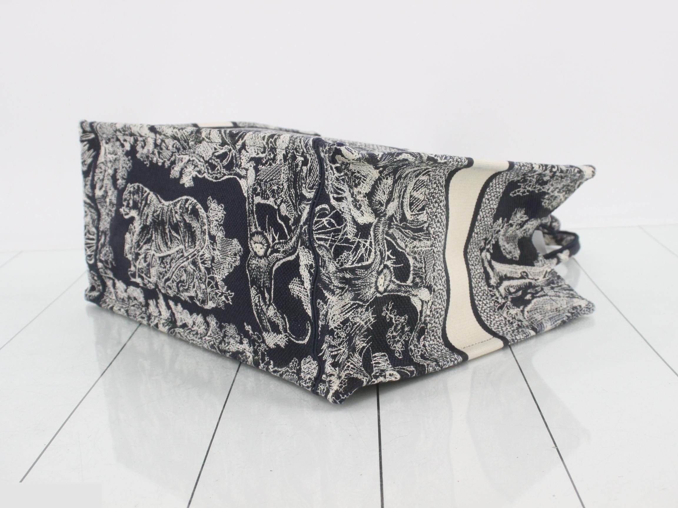 Book Tote - Medium — view 6