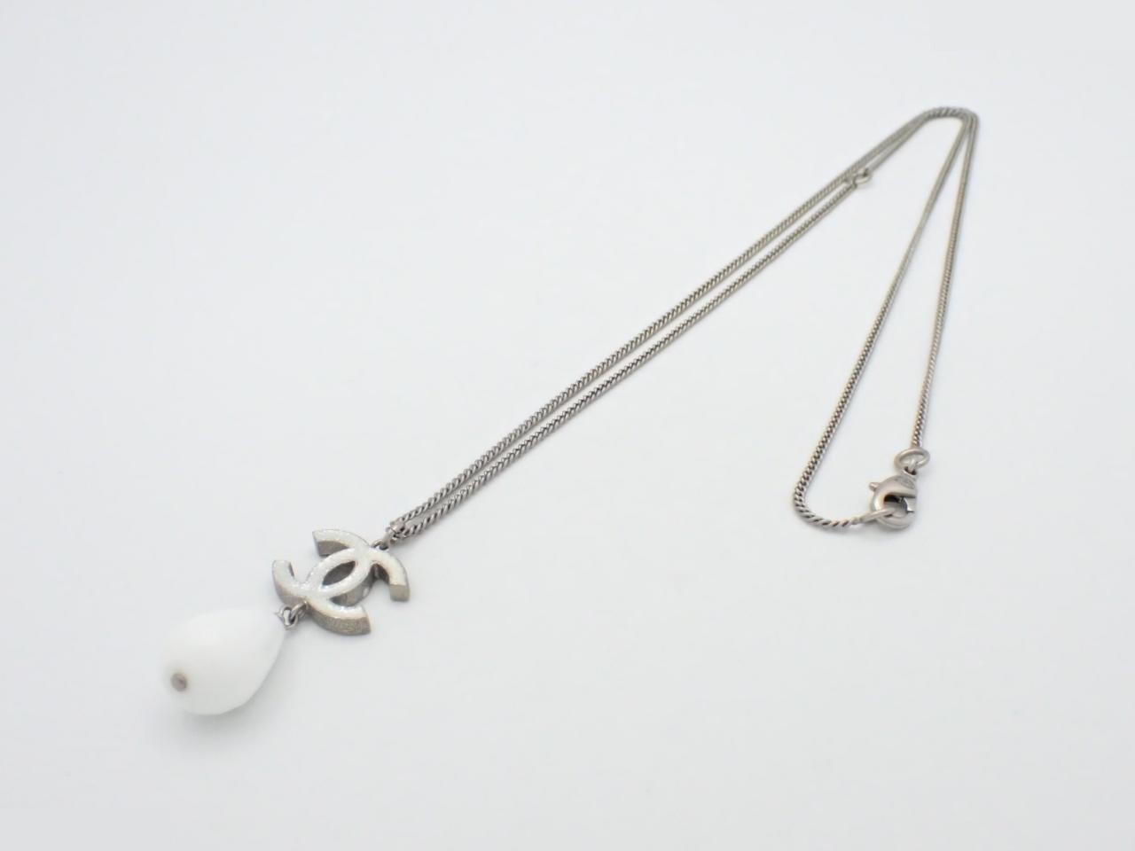 necklace B10A, Coco Mark, white glitter, silver, stone — view 3