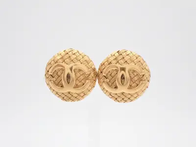 Earrings with Coco Mark design, gold.